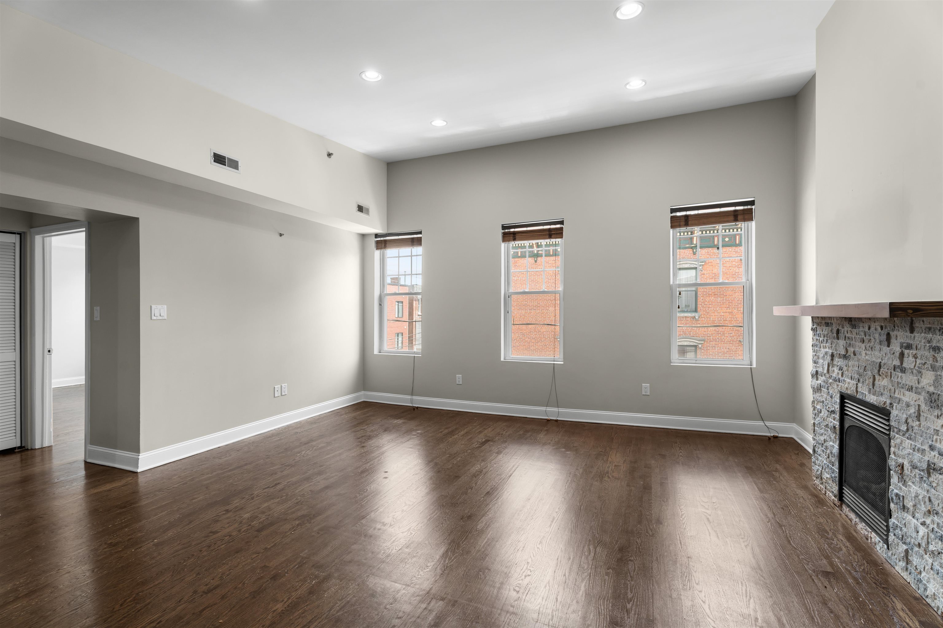95 WEBSTER AVE Unit: APT 3F