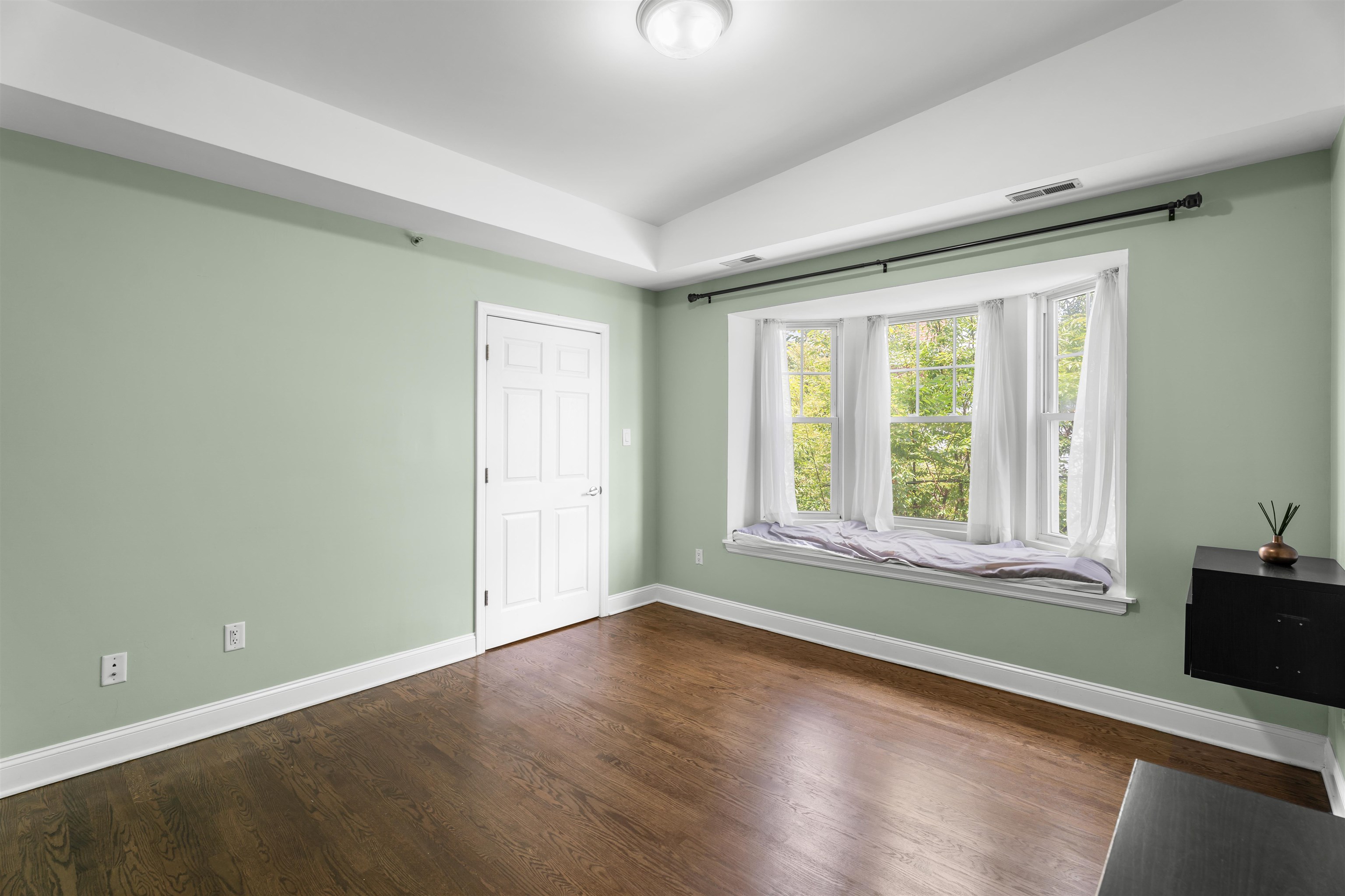 95 WEBSTER AVE Unit: APT 3F