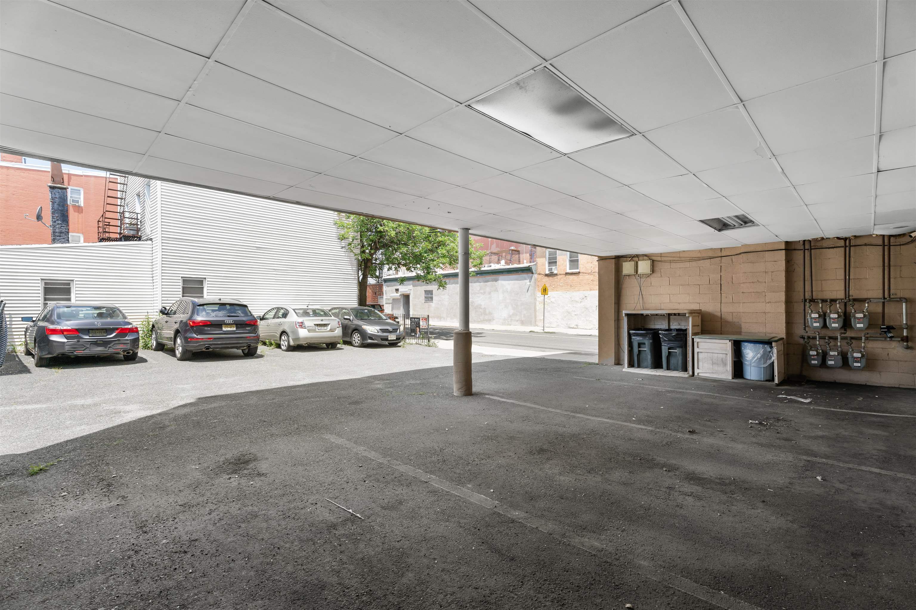95 WEBSTER AVE Unit: APT 3F