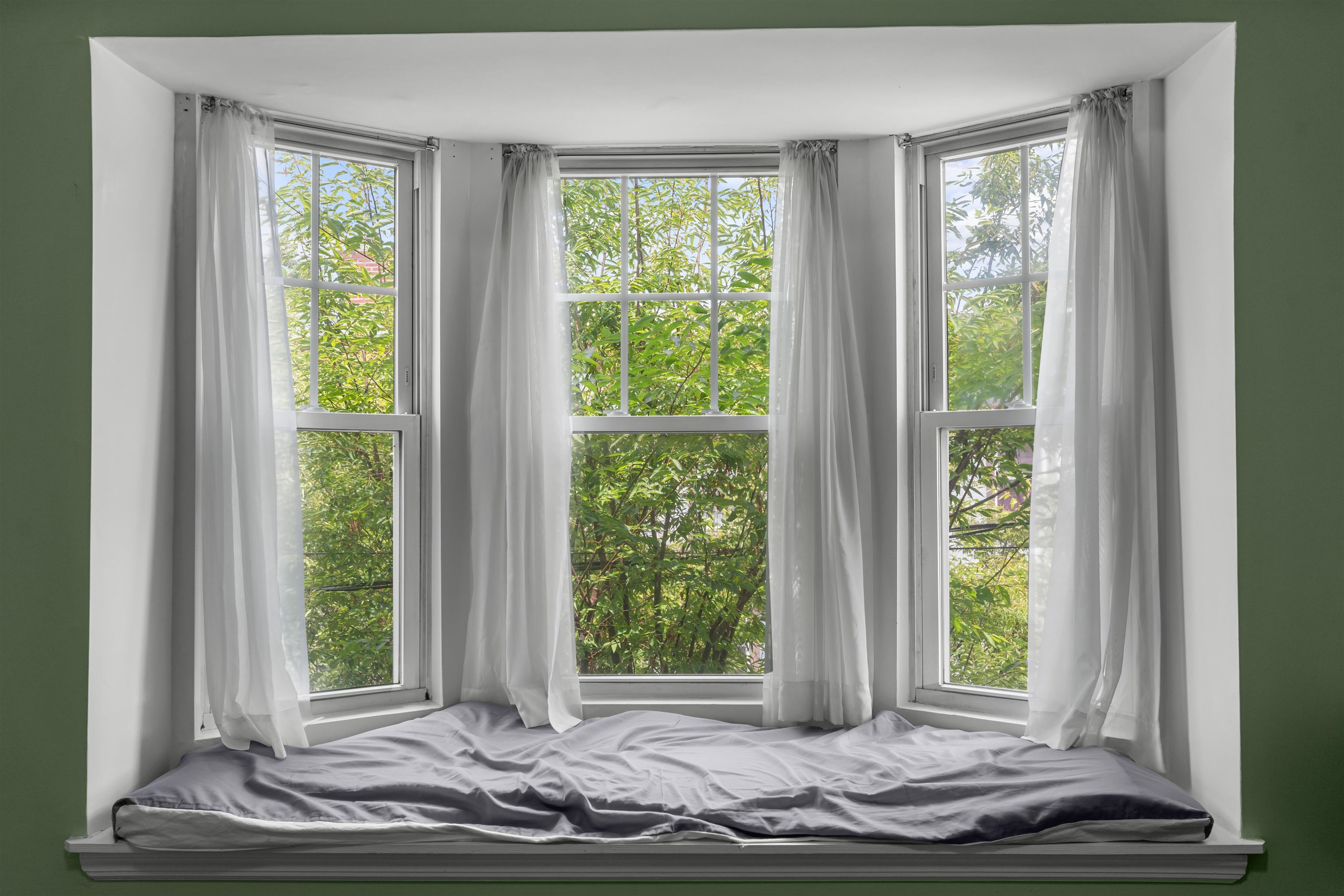 95 WEBSTER AVE Unit: APT 3F