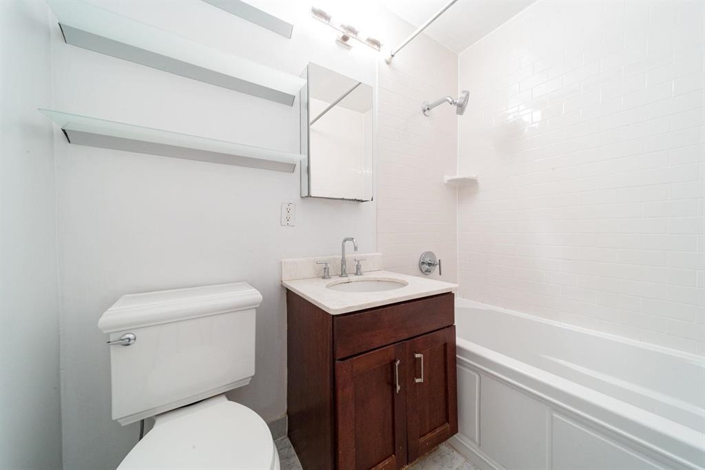 227 CHRISTOPHER COLUMBUS DR Unit: 315