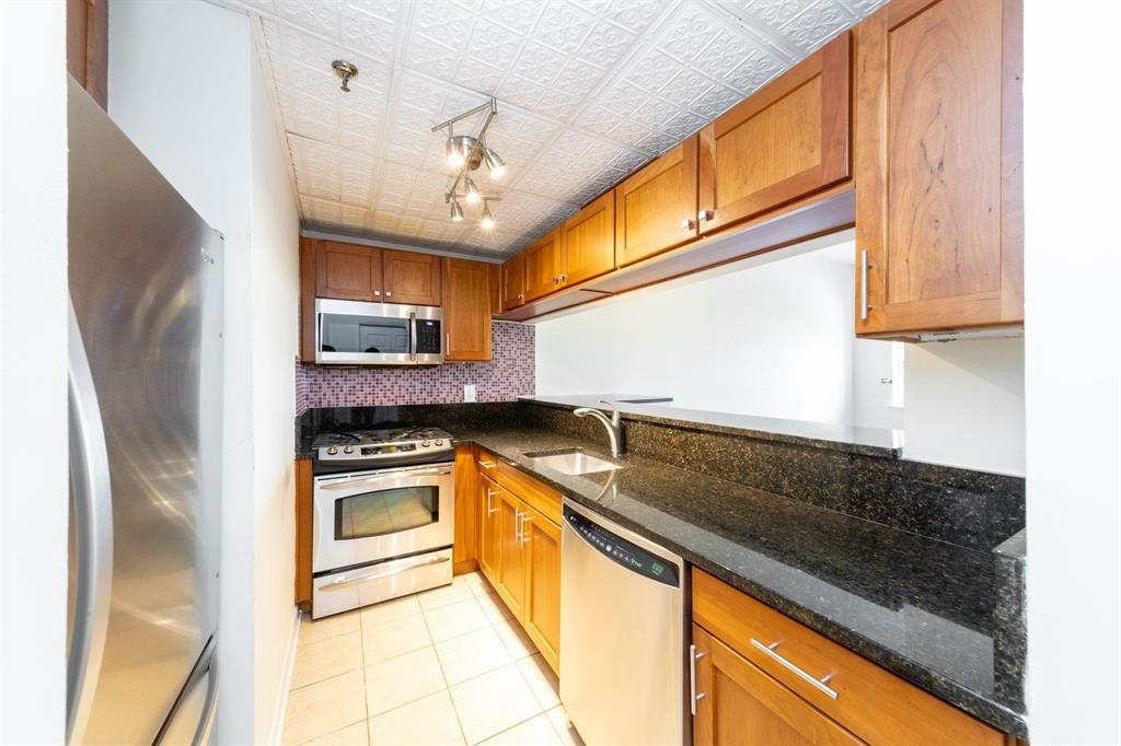 227 CHRISTOPHER COLUMBUS DR Unit: 315
