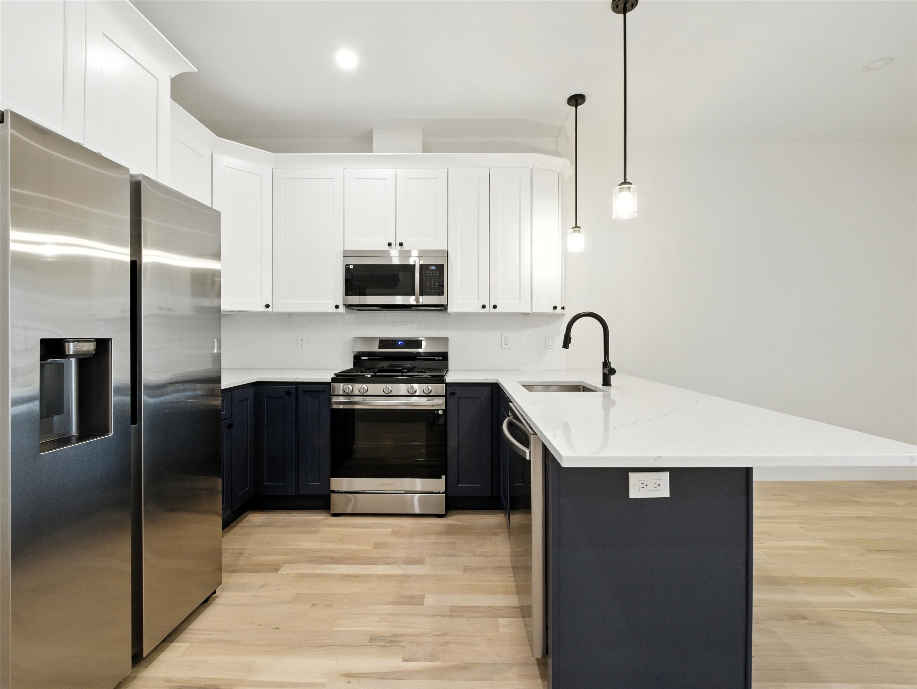 633 NEWARK AVE Unit: 201