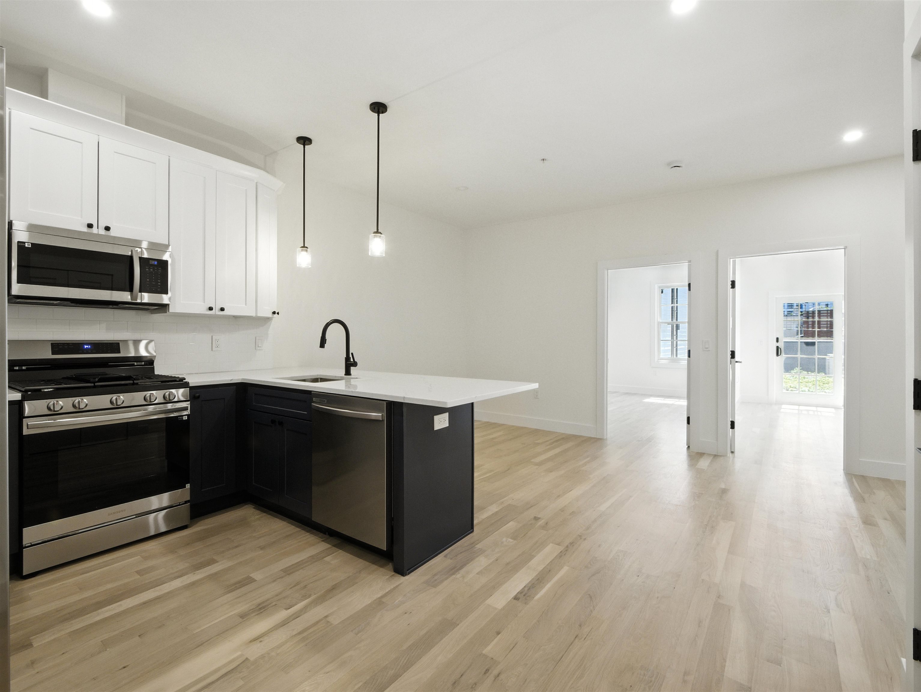 633 NEWARK AVE Unit: 201
