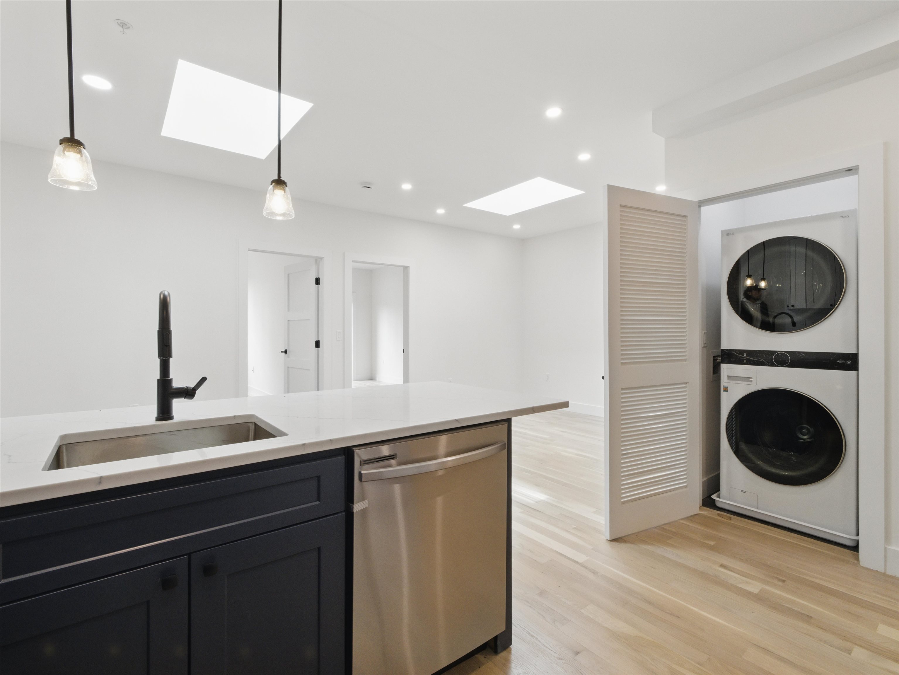 633 NEWARK AVE Unit: 202