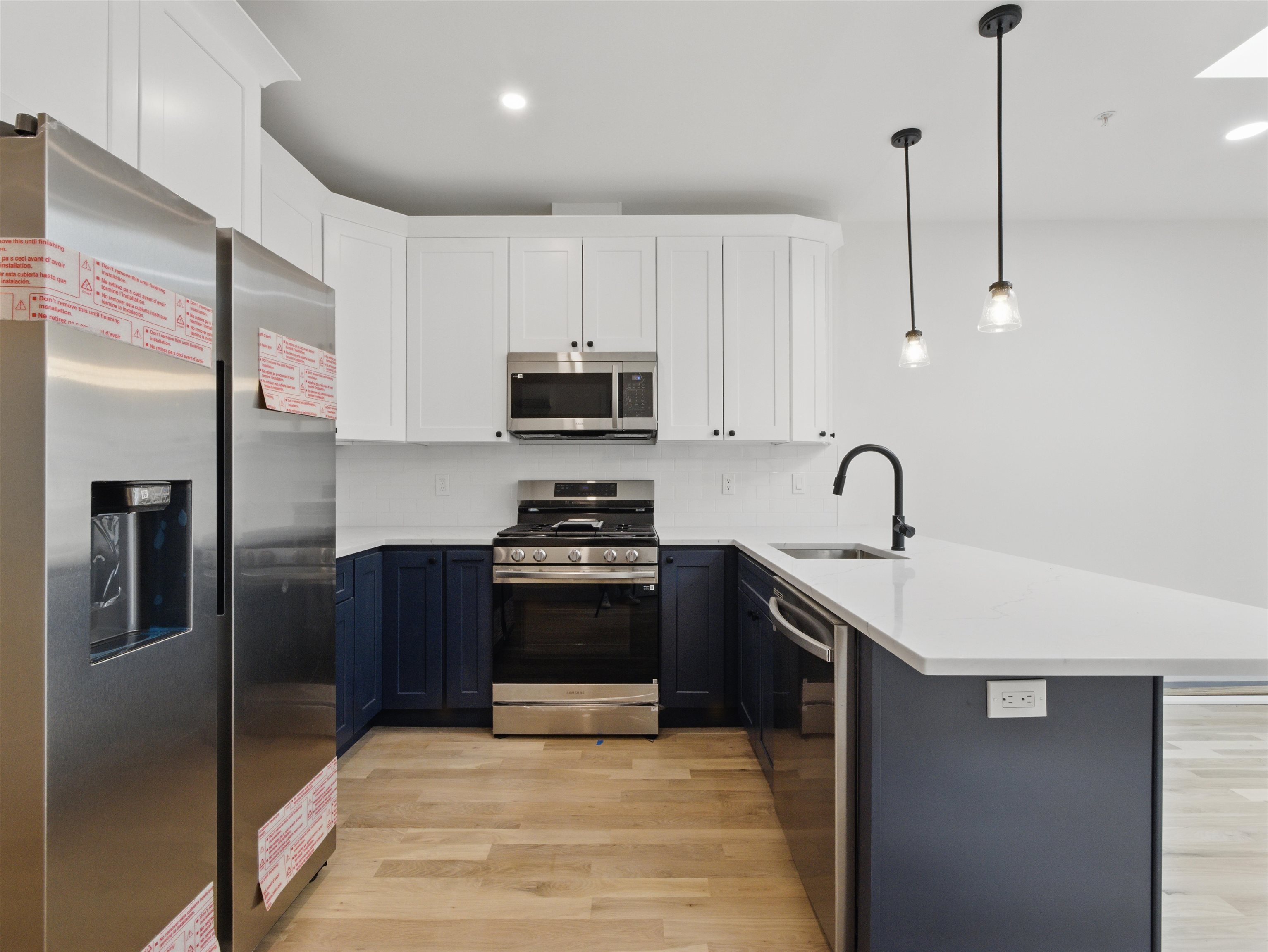 633 NEWARK AVE Unit: 202