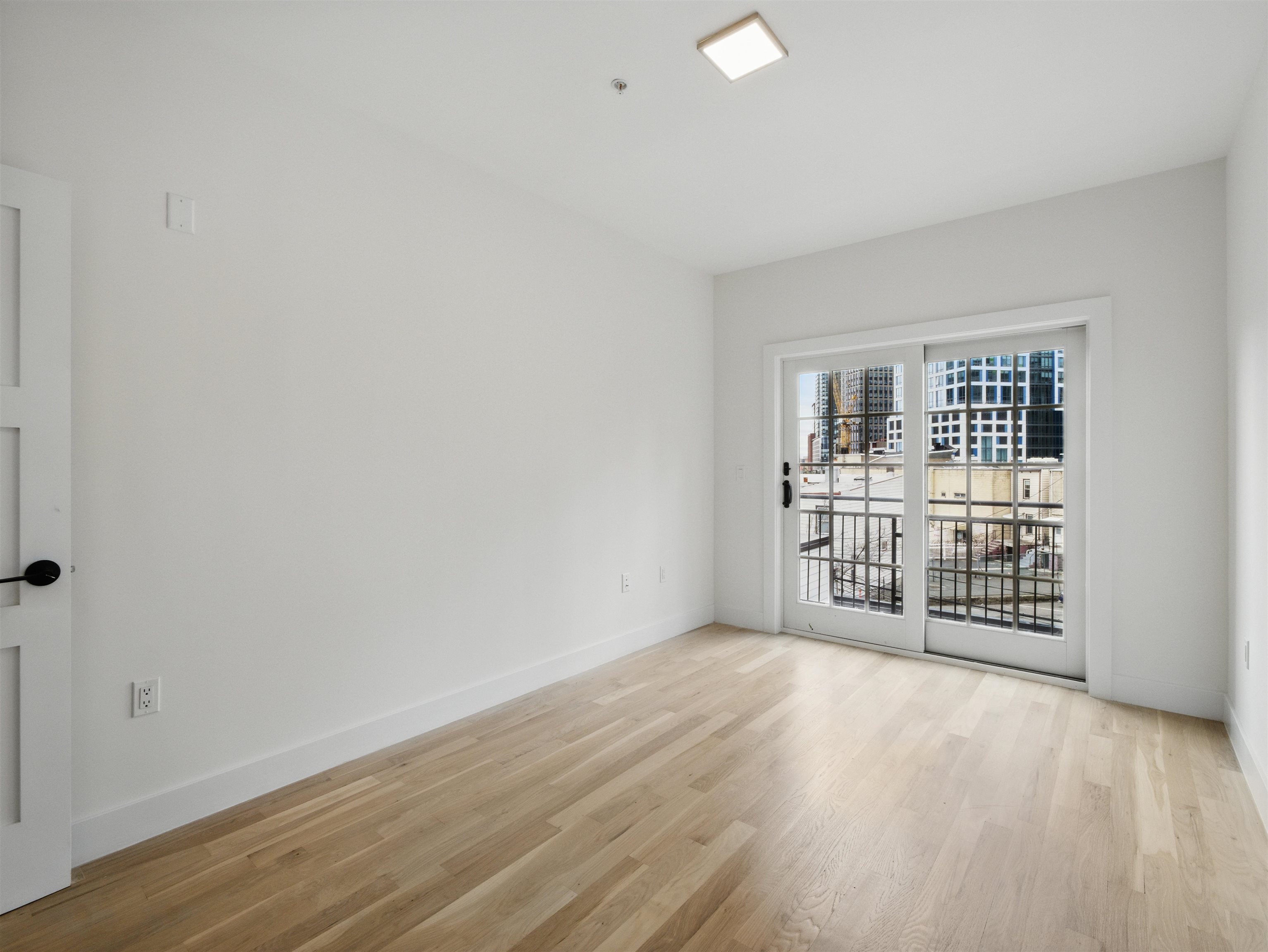 633 NEWARK AVE Unit: 202