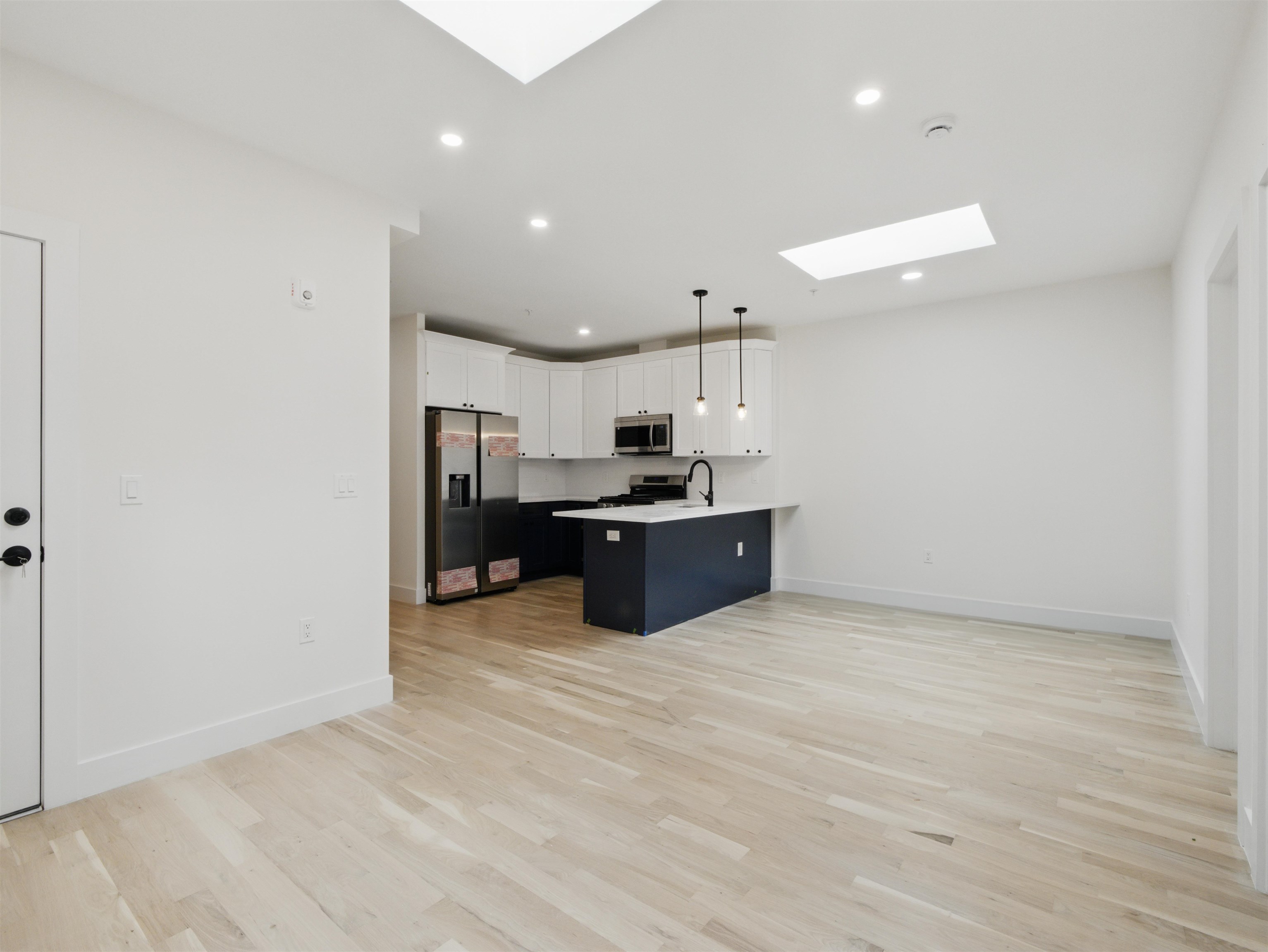 633 NEWARK AVE Unit: 202