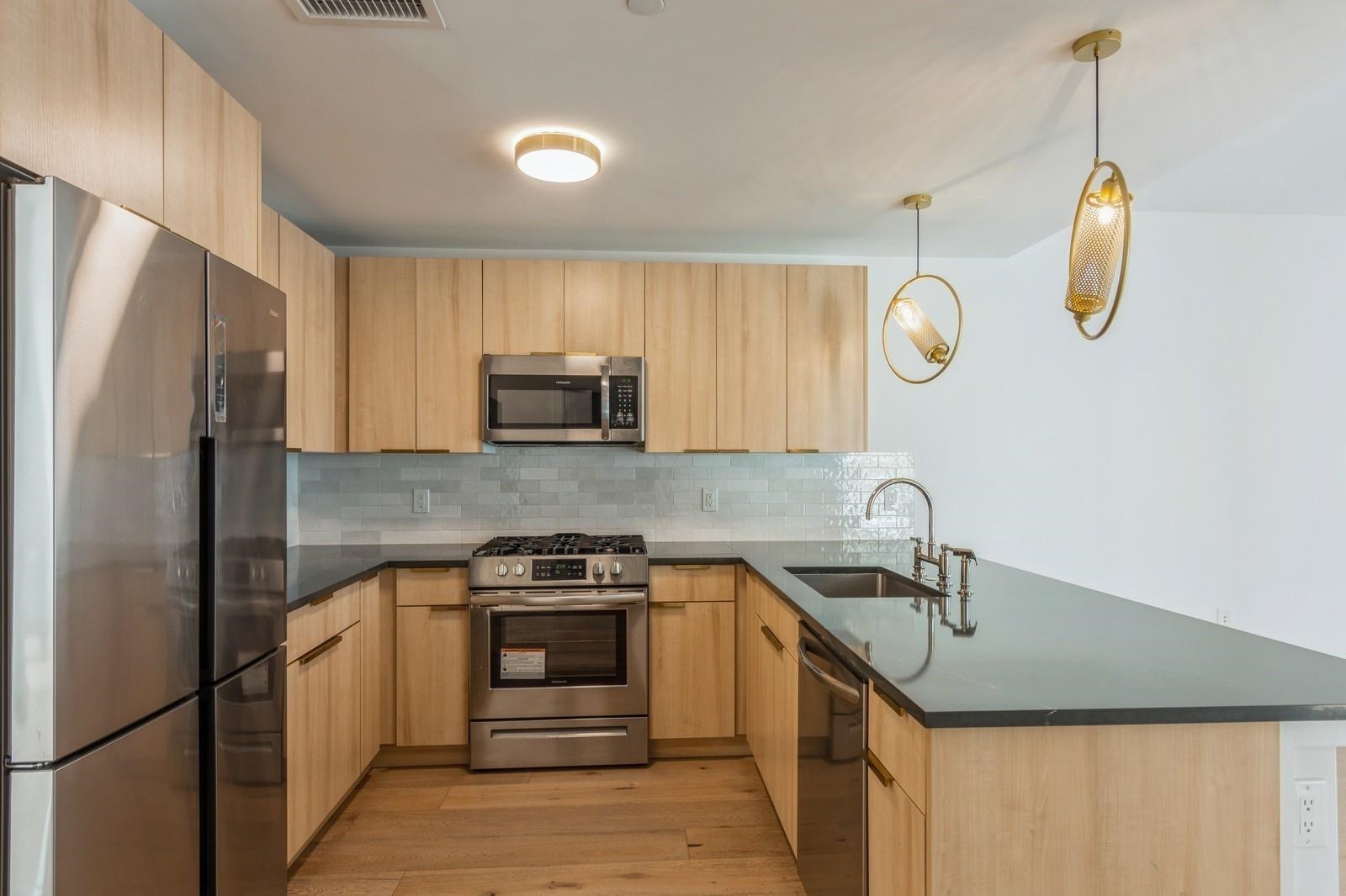 348 BALDWIN AVE Unit: 209