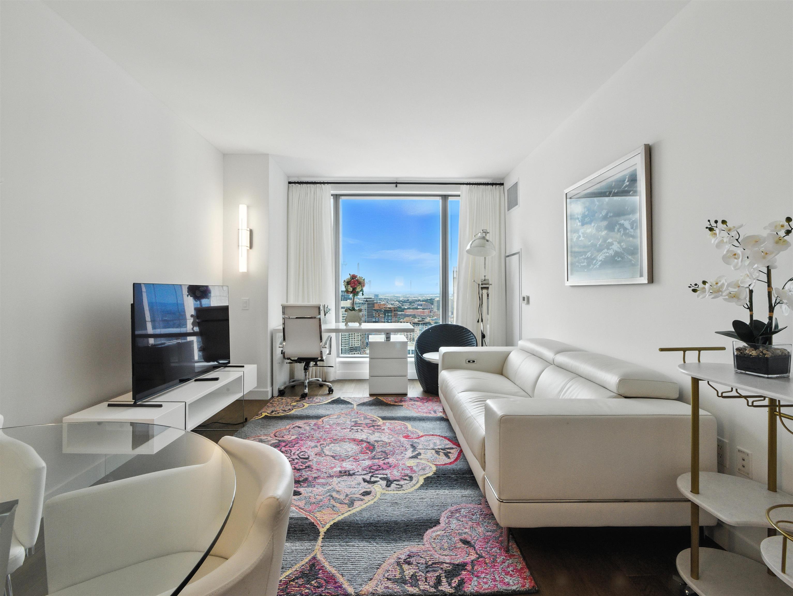 99 HUDSON ST Unit: 4207