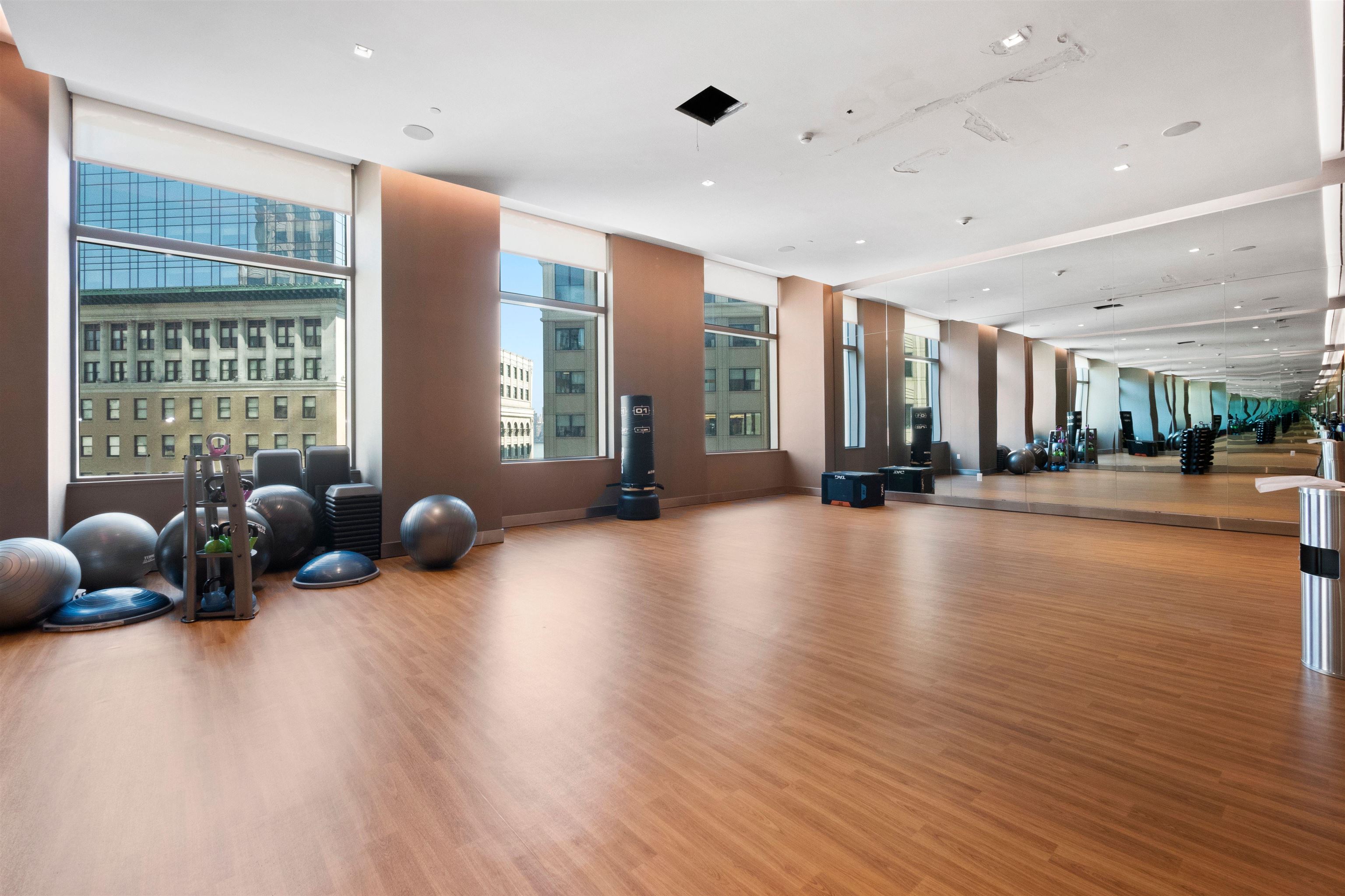 99 HUDSON ST Unit: 4207