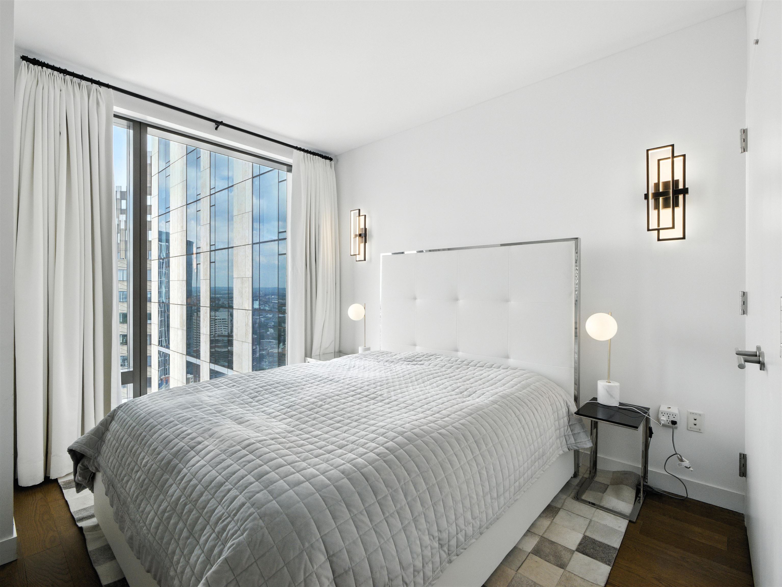 99 HUDSON ST Unit: 4207