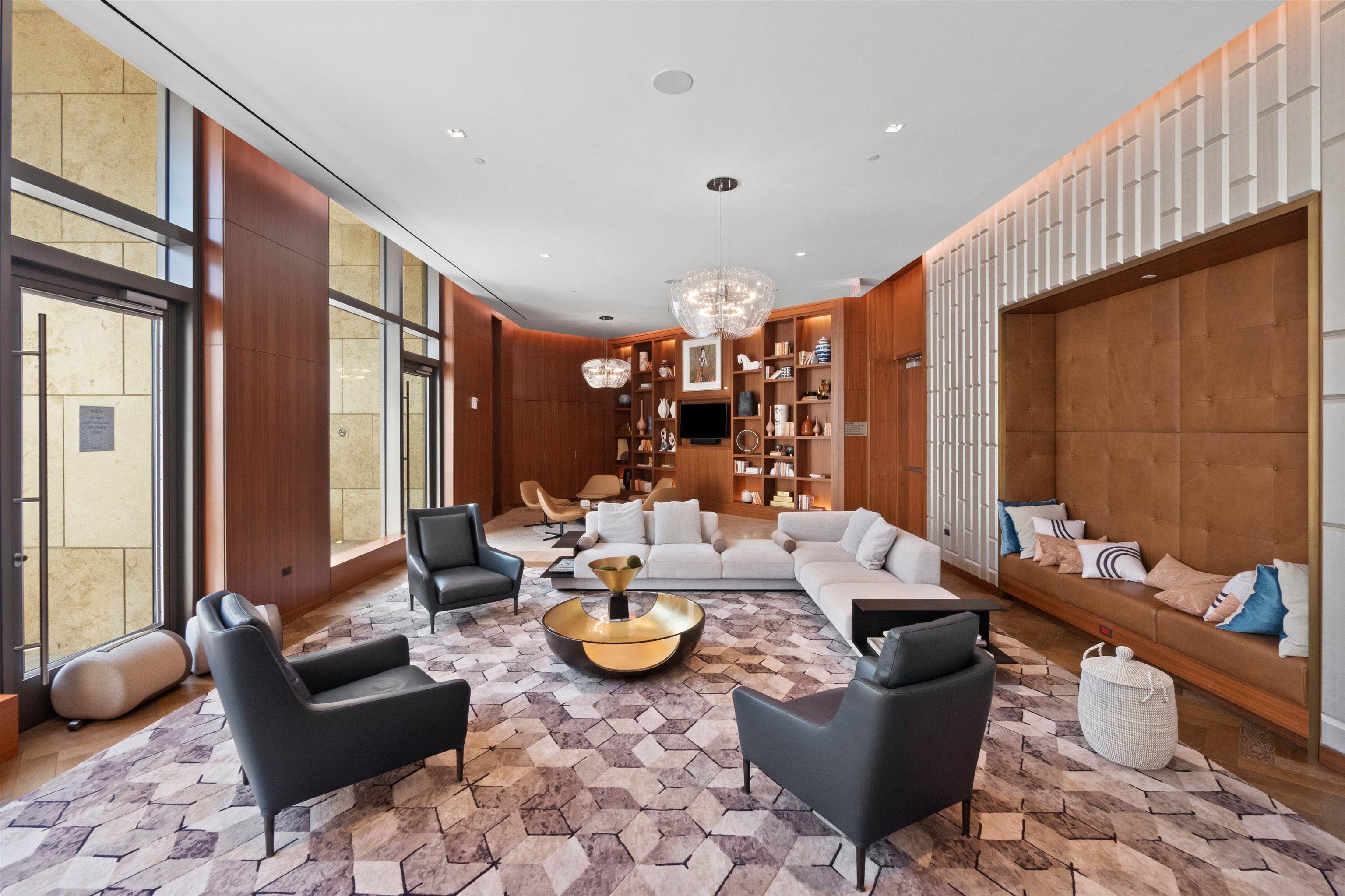 99 HUDSON ST Unit: 4207