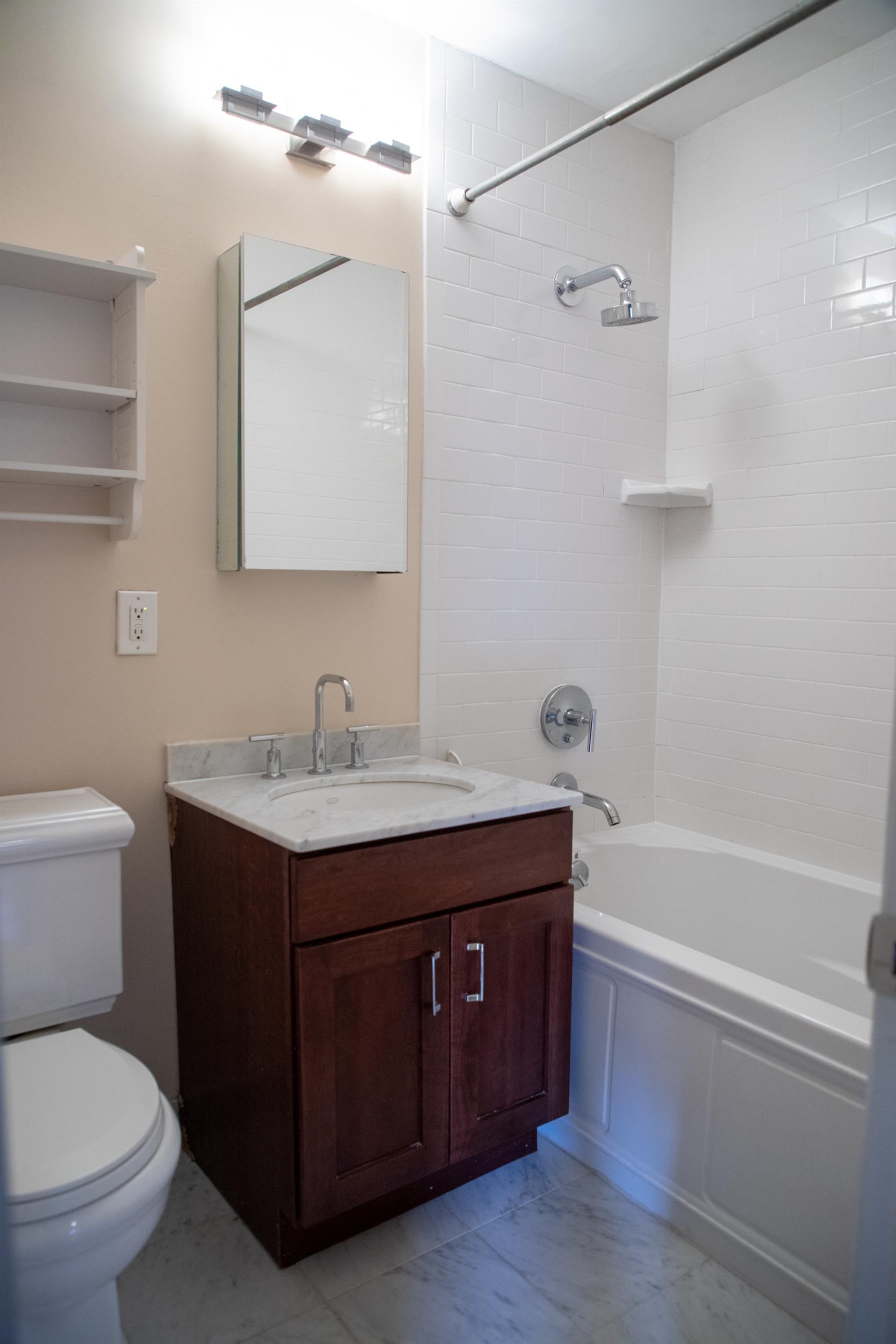 227 CHRISTOPHER COLUMBUS DR Unit: 203B