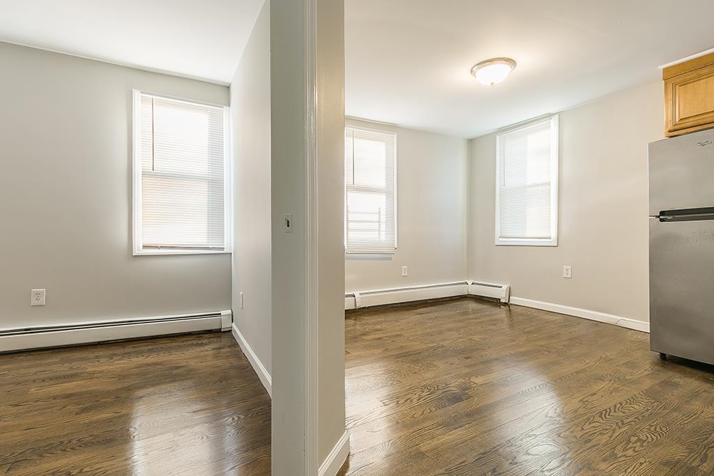 16 WELDON ST