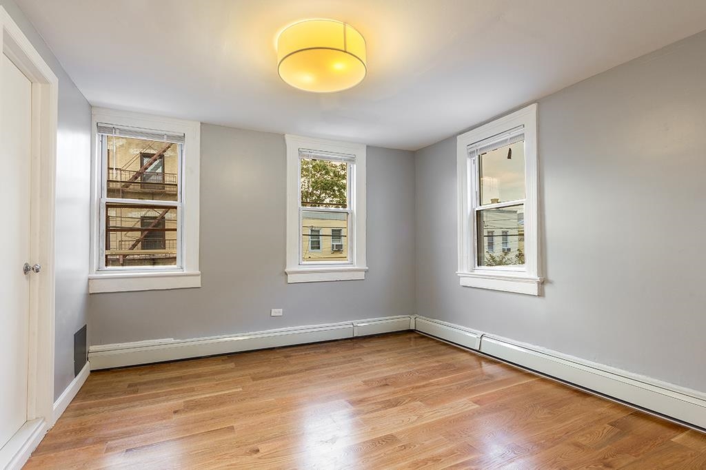 16 WELDON ST