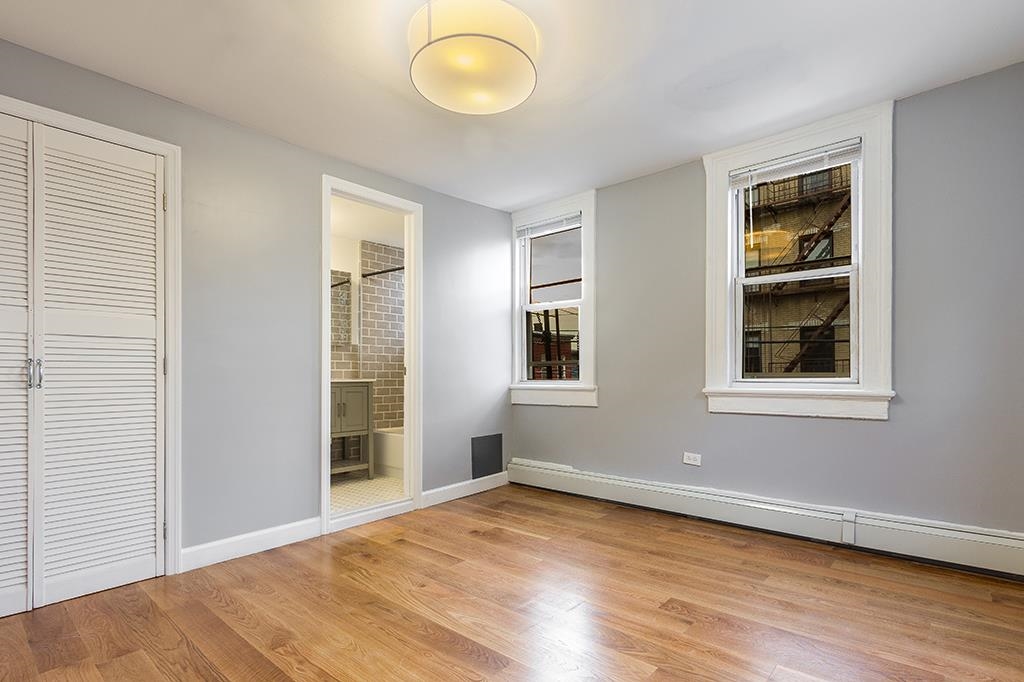16 WELDON ST