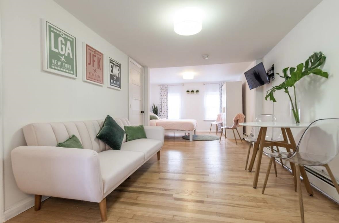 212 19TH ST Unit: 2