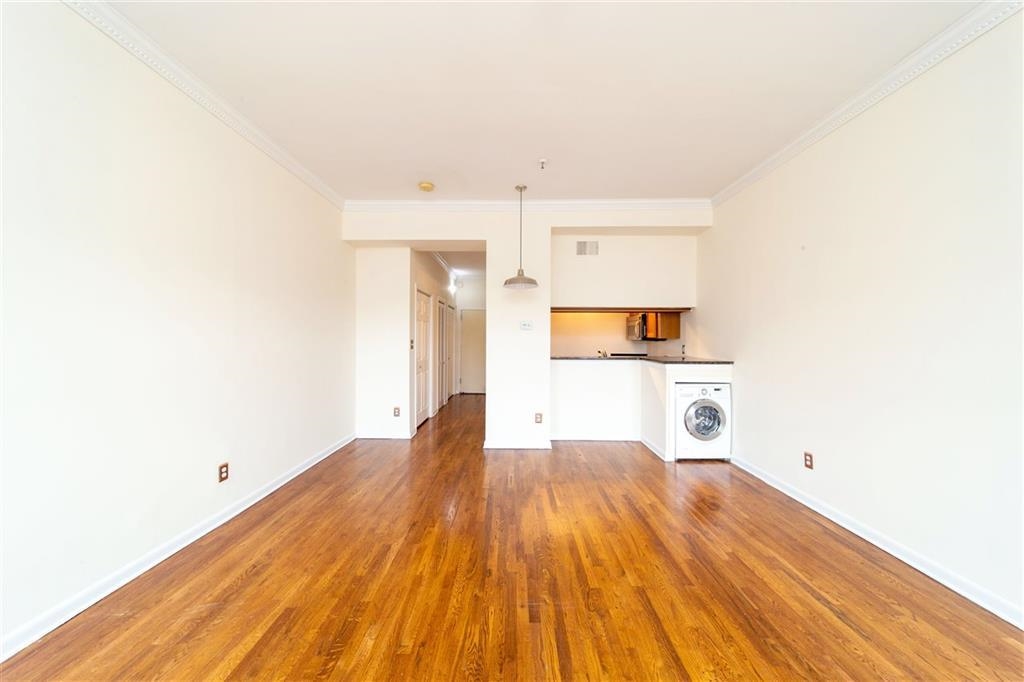 227 CHRISTOPHER COLUMBUS DR Unit: 311b