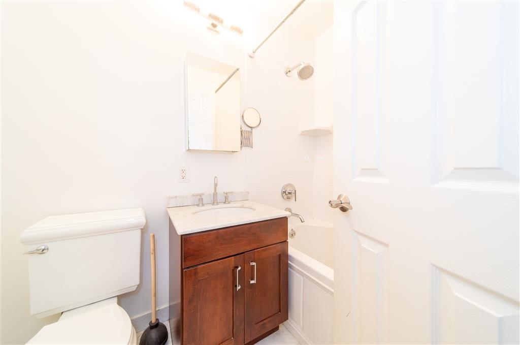 227 CHRISTOPHER COLUMBUS DR Unit: 311b