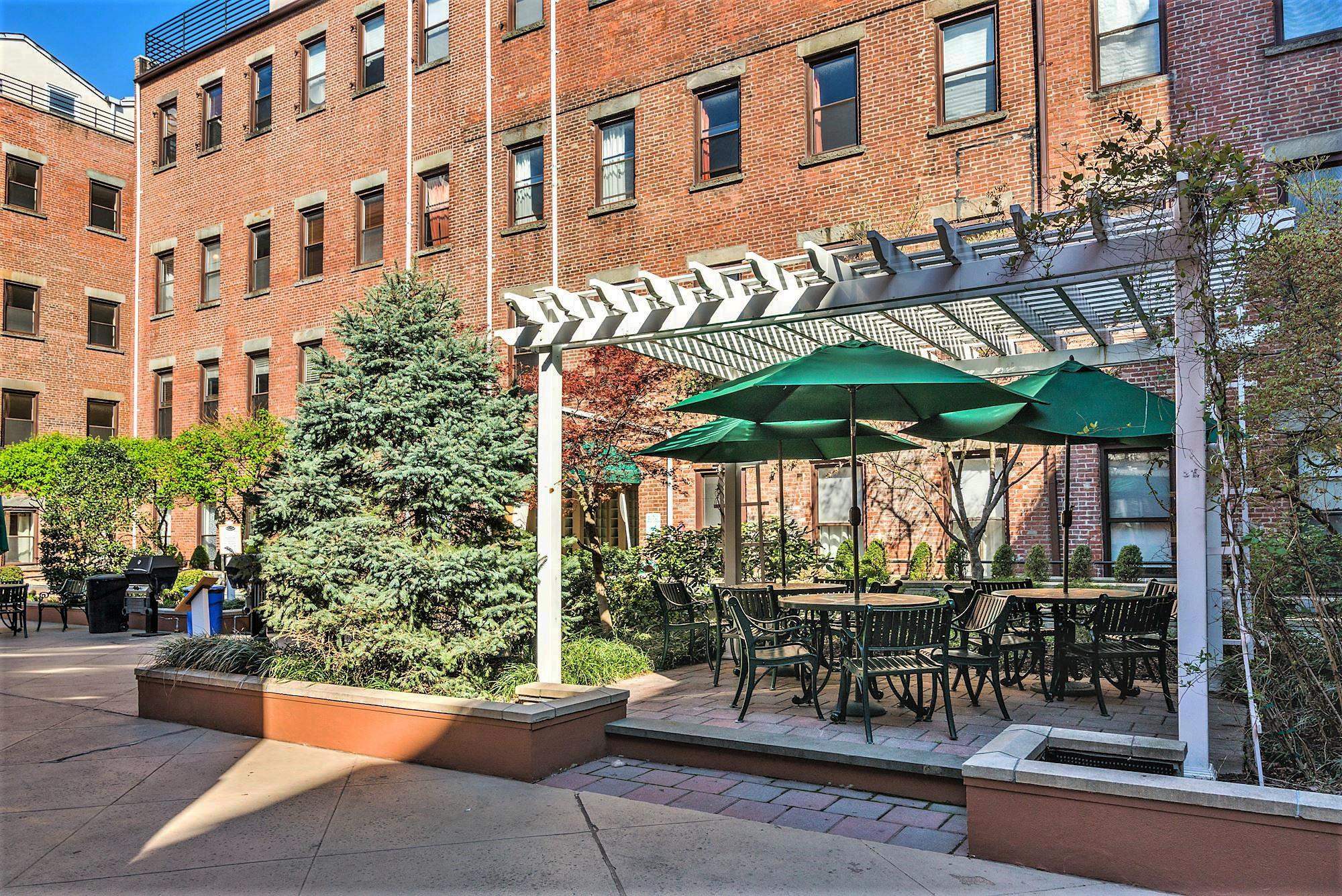 227 CHRISTOPHER COLUMBUS DR Unit: 333B