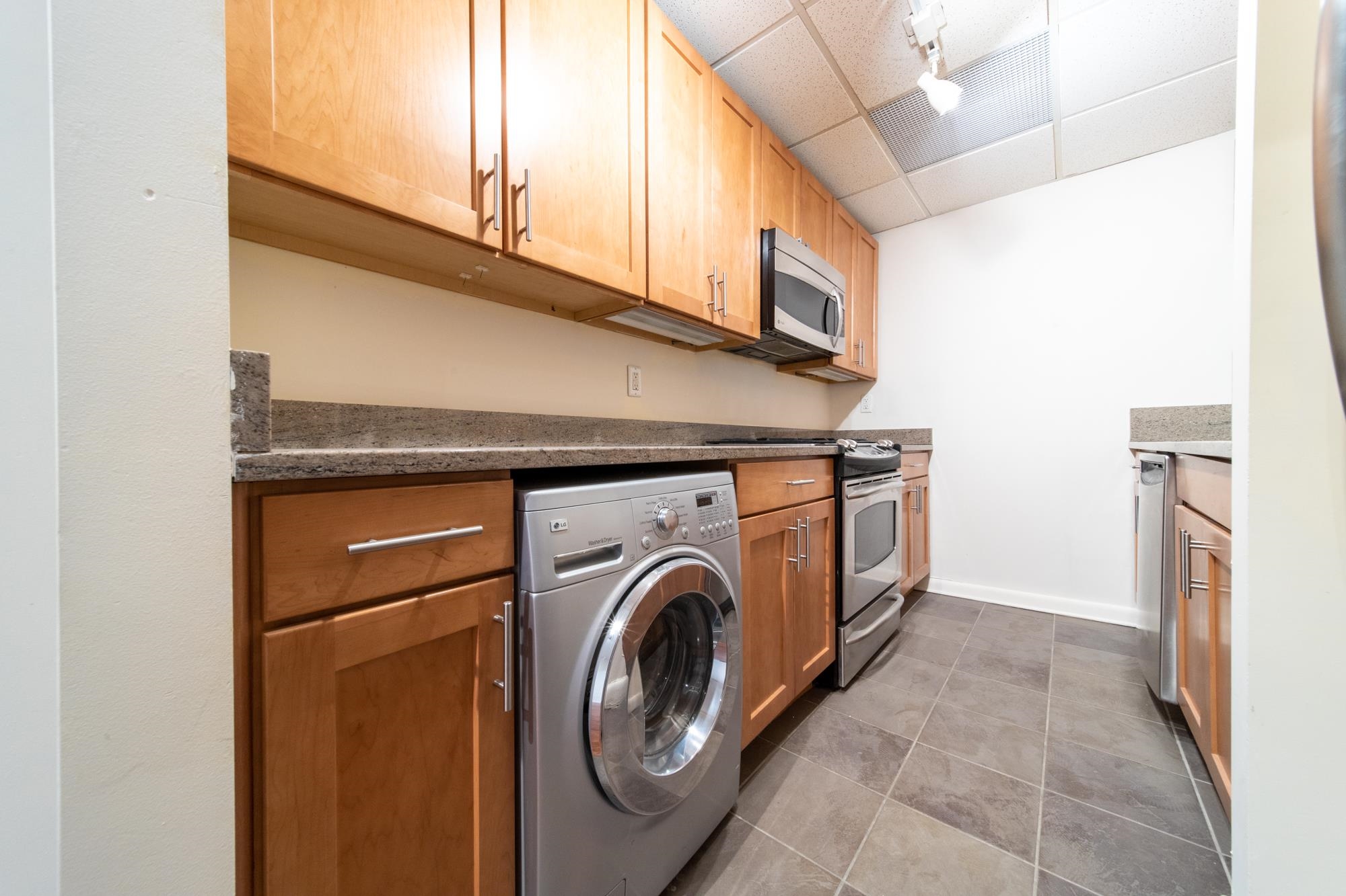 227 CHRISTOPHER COLUMBUS DR Unit: 333B