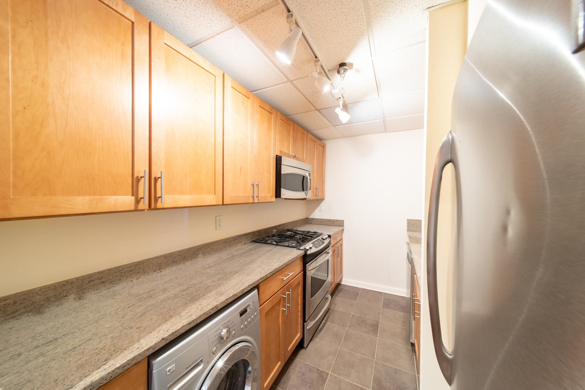 227 CHRISTOPHER COLUMBUS DR Unit: 333B
