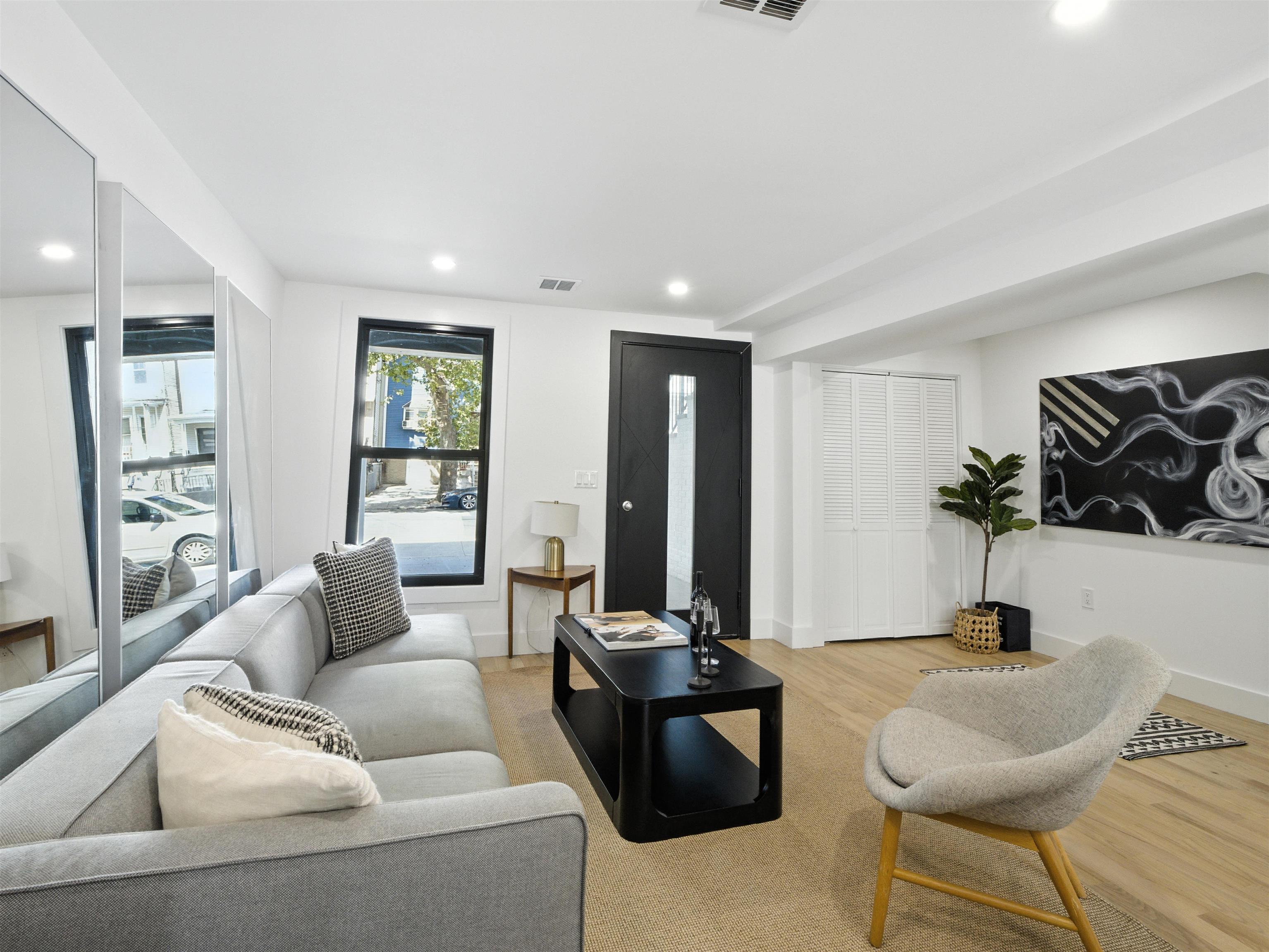 63 JEFFERSON AVE Unit: Duplex 1