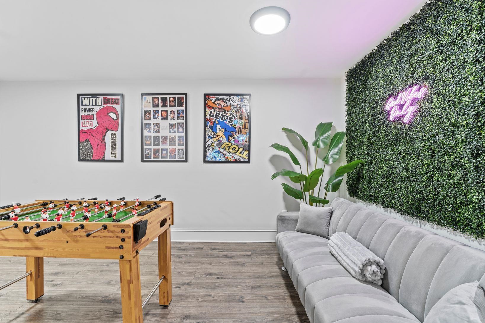 16 ROMAINE AVE