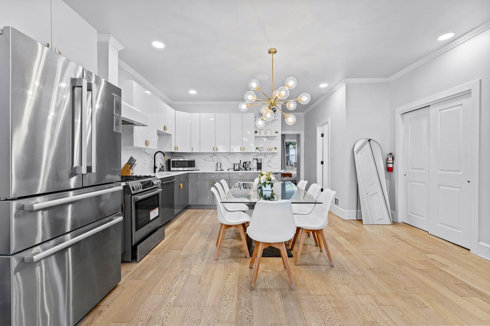 16 ROMAINE AVE