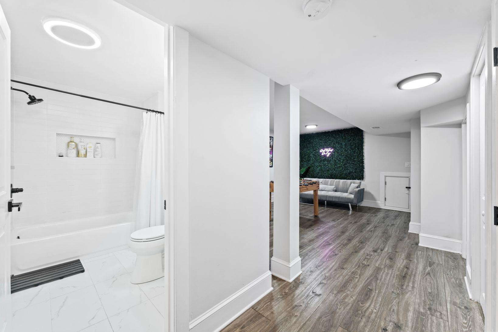 16 ROMAINE AVE