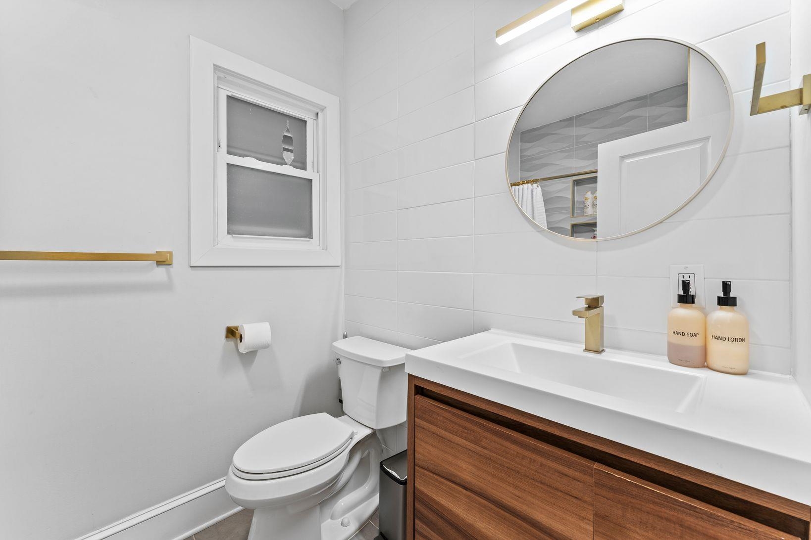 16 ROMAINE AVE