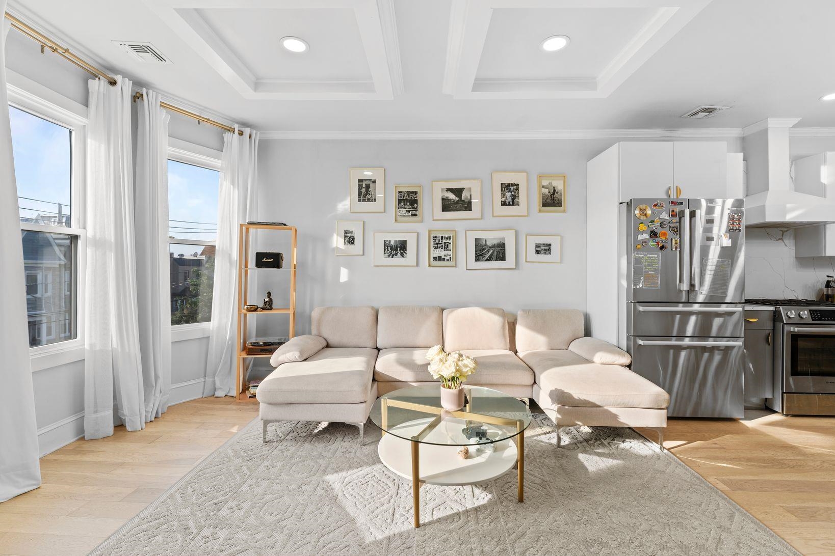 16 ROMAINE AVE