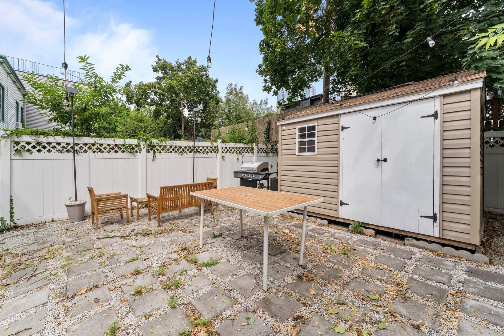 16 ROMAINE AVE