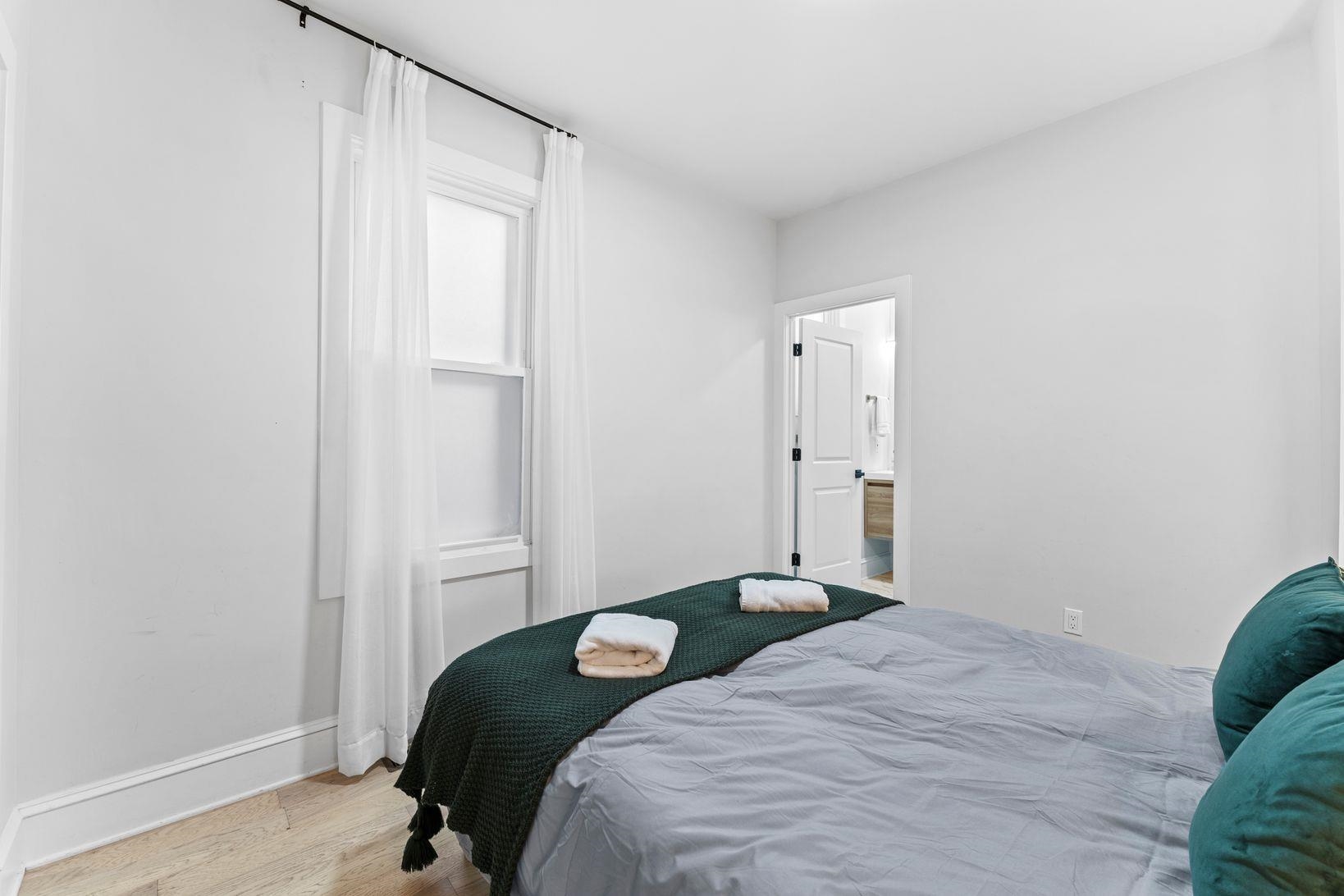 16 ROMAINE AVE