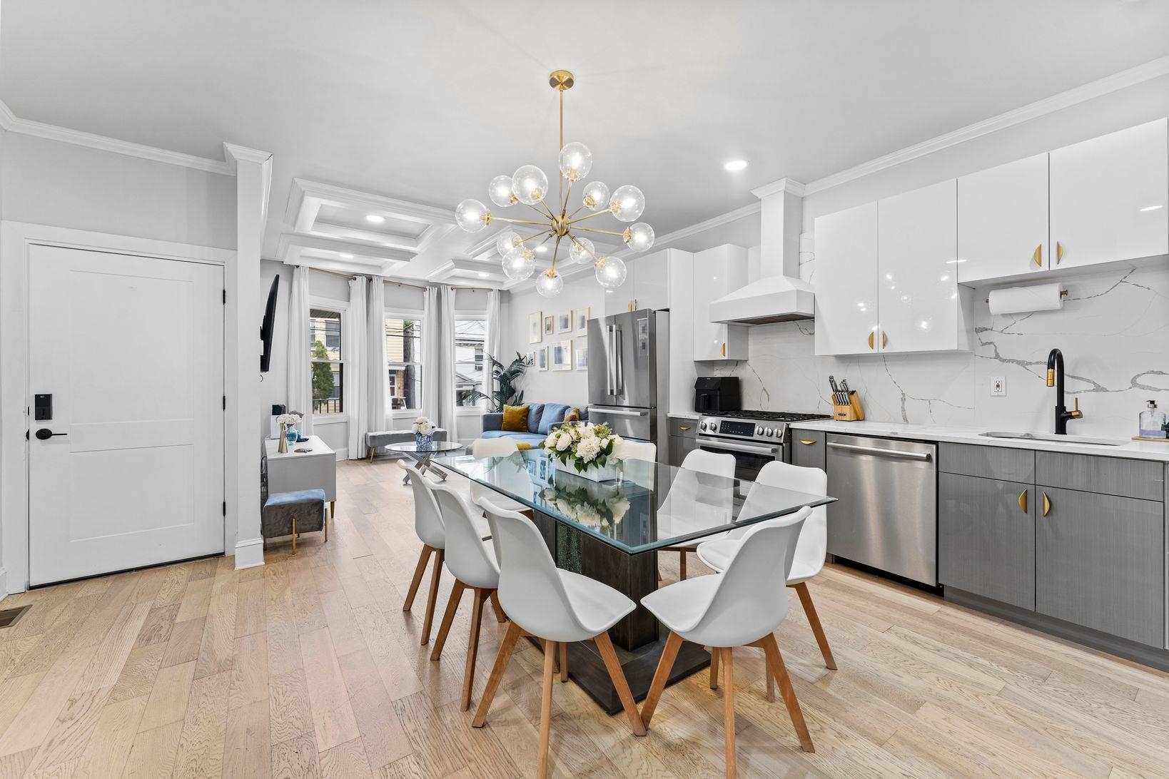 16 ROMAINE AVE