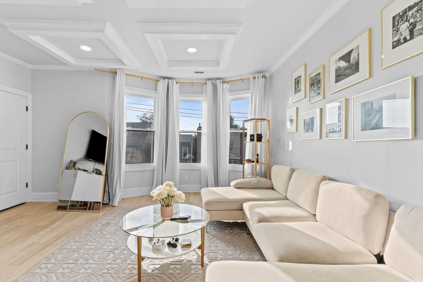 16 ROMAINE AVE
