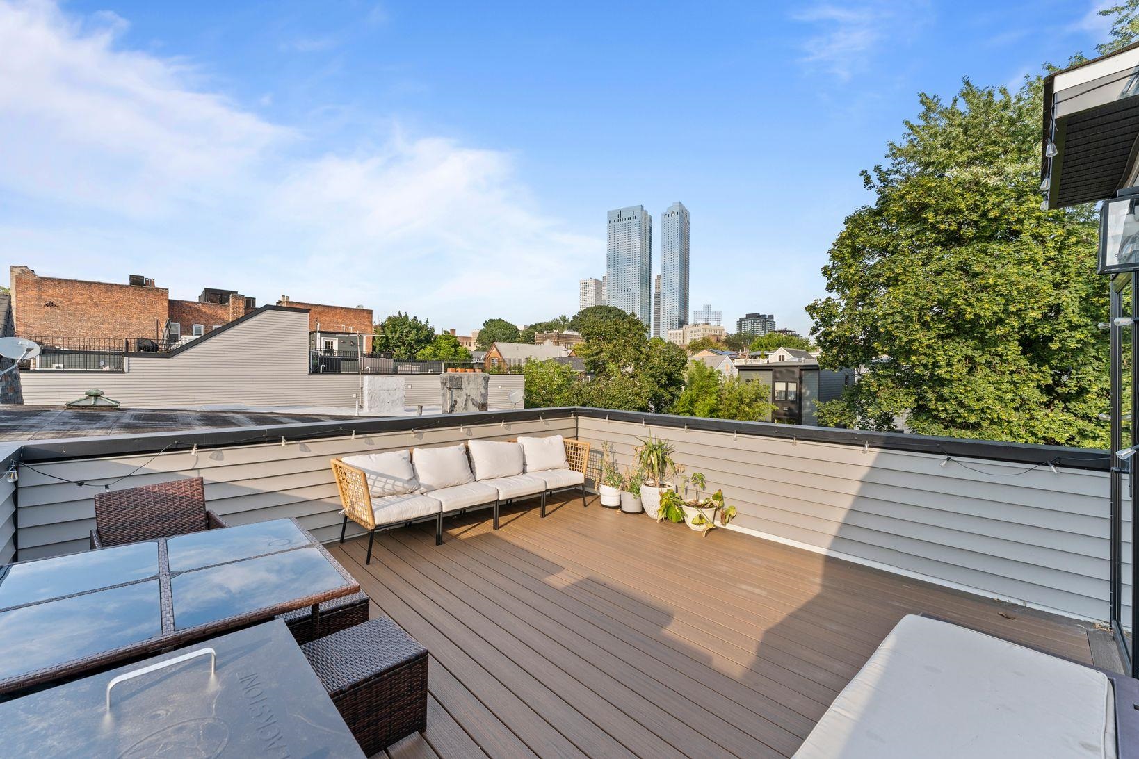 16 ROMAINE AVE