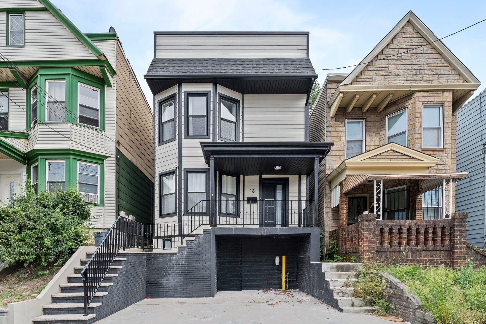 16 ROMAINE AVE