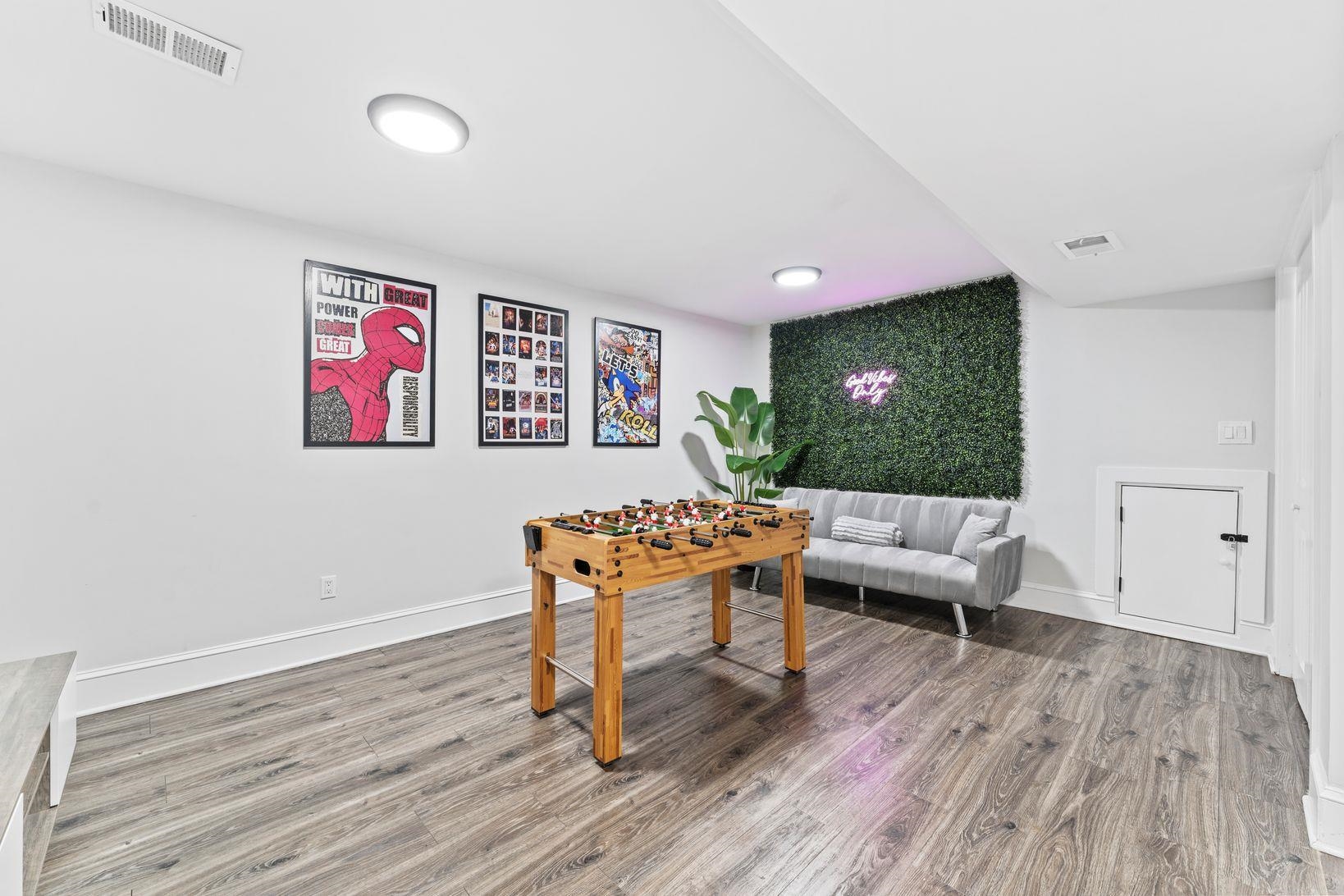 16 ROMAINE AVE