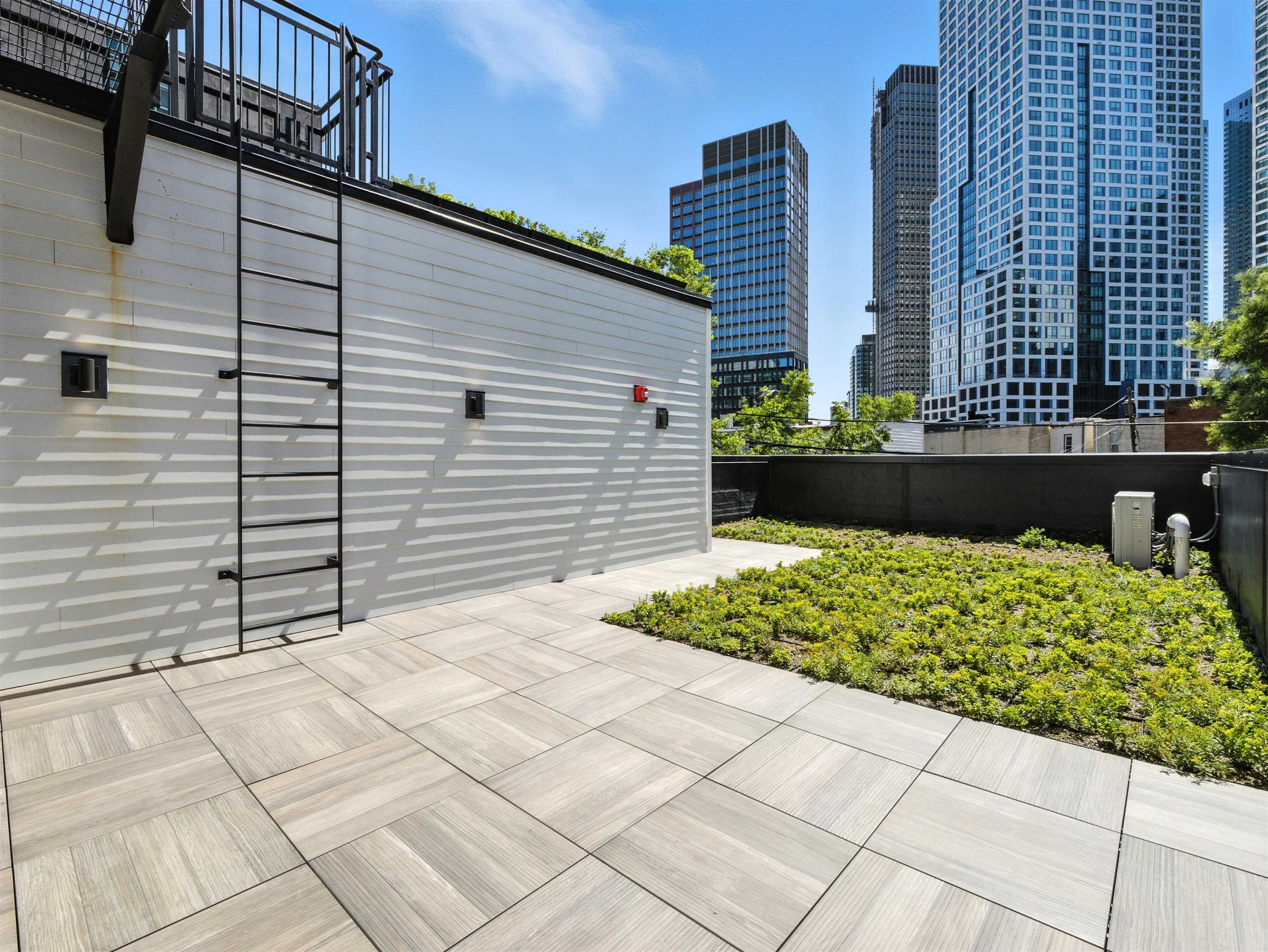 633 NEWARK AVE Unit: 201