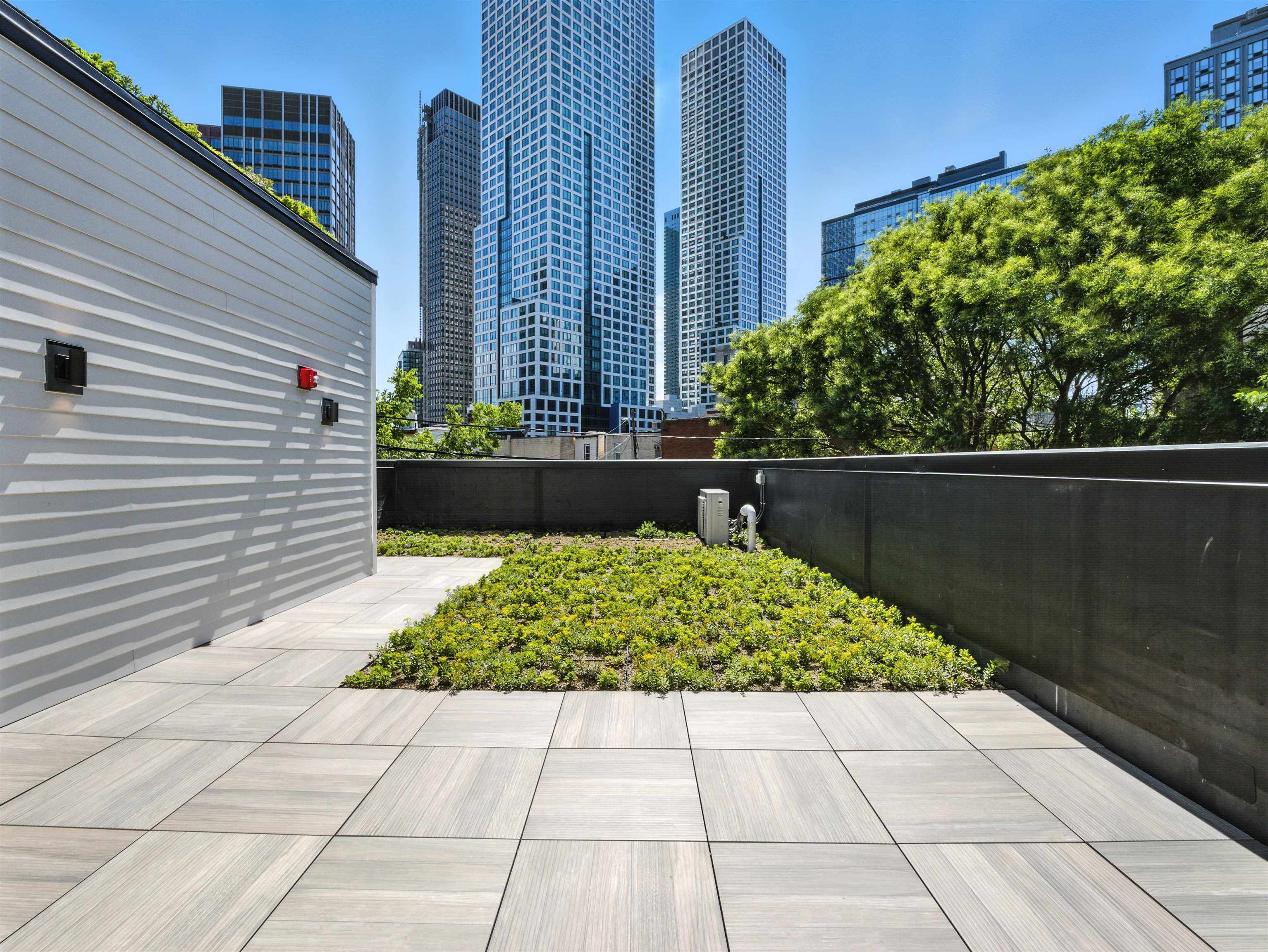 633 NEWARK AVE Unit: 201