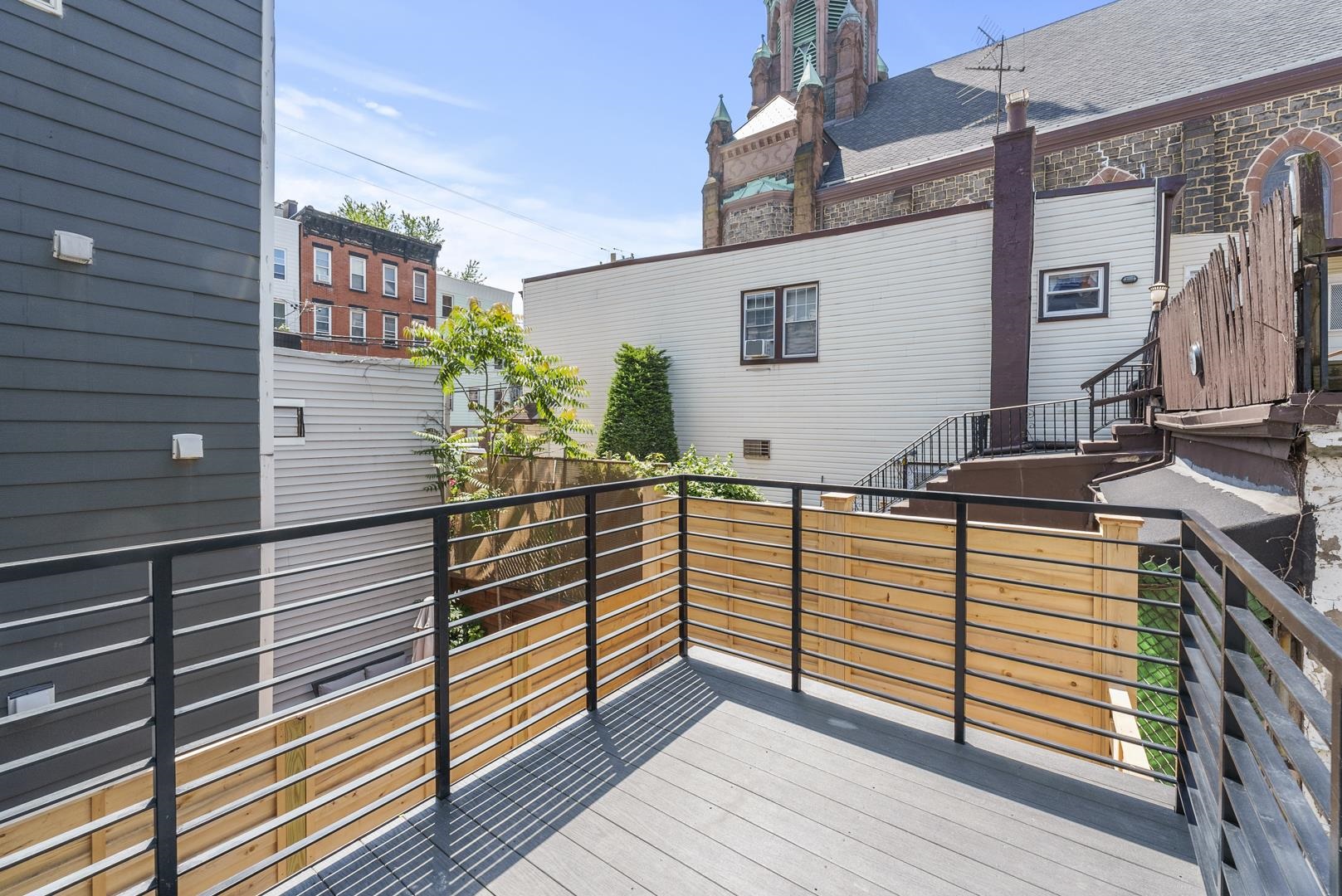 327.5 7TH ST