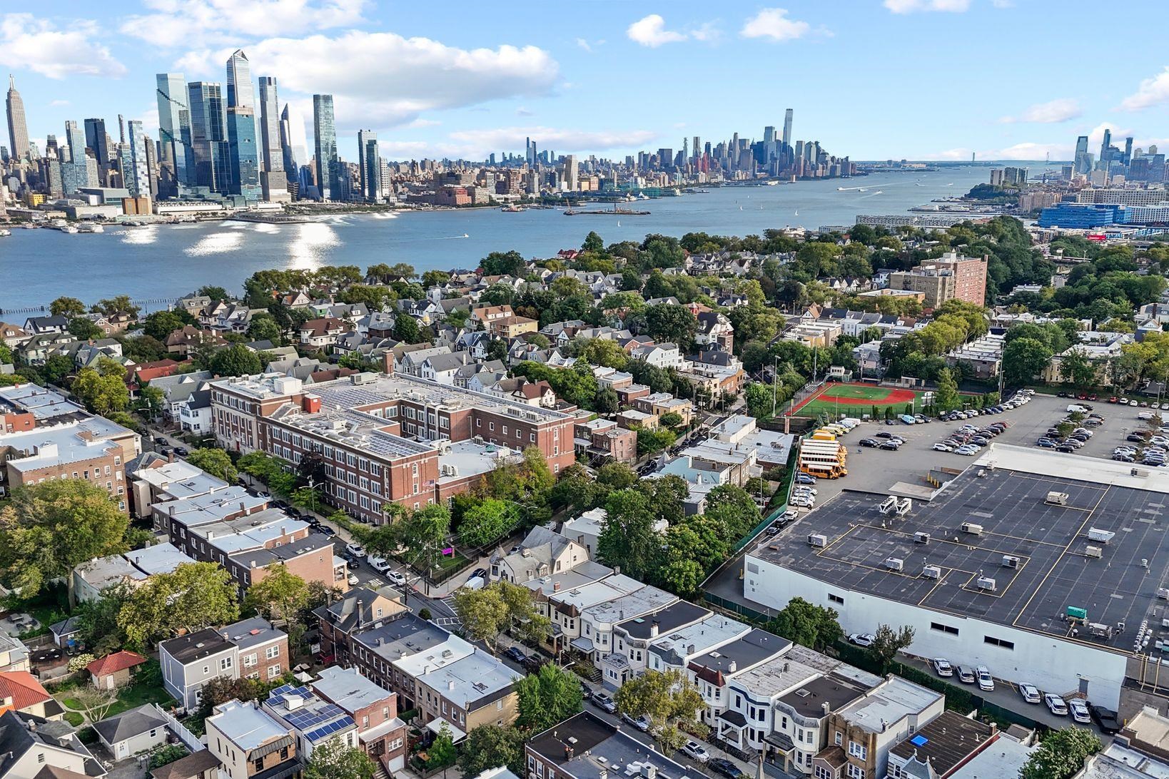83 LIBERTY PL Unit: Residence 2