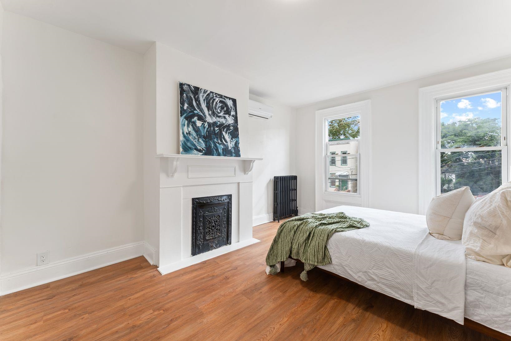 114 OAK ST