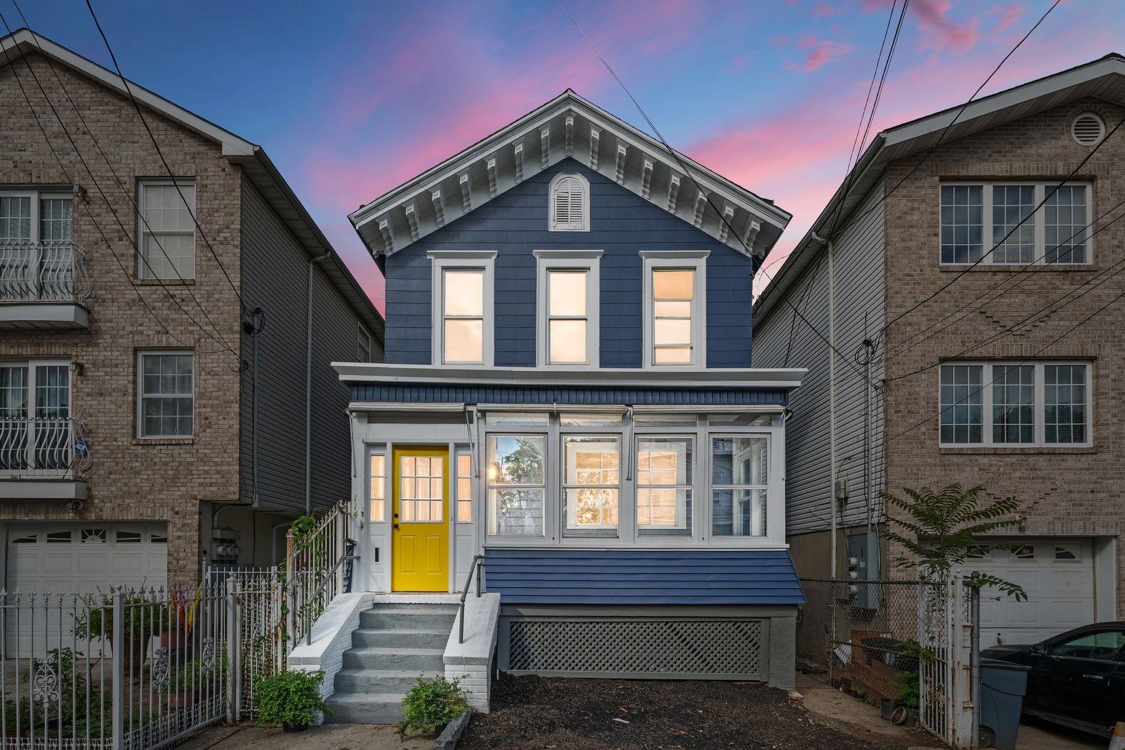 114 OAK ST