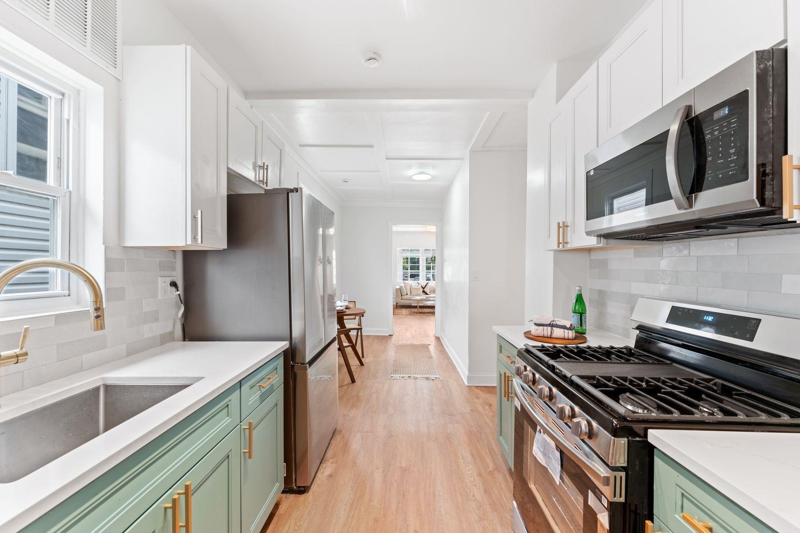 114 OAK ST