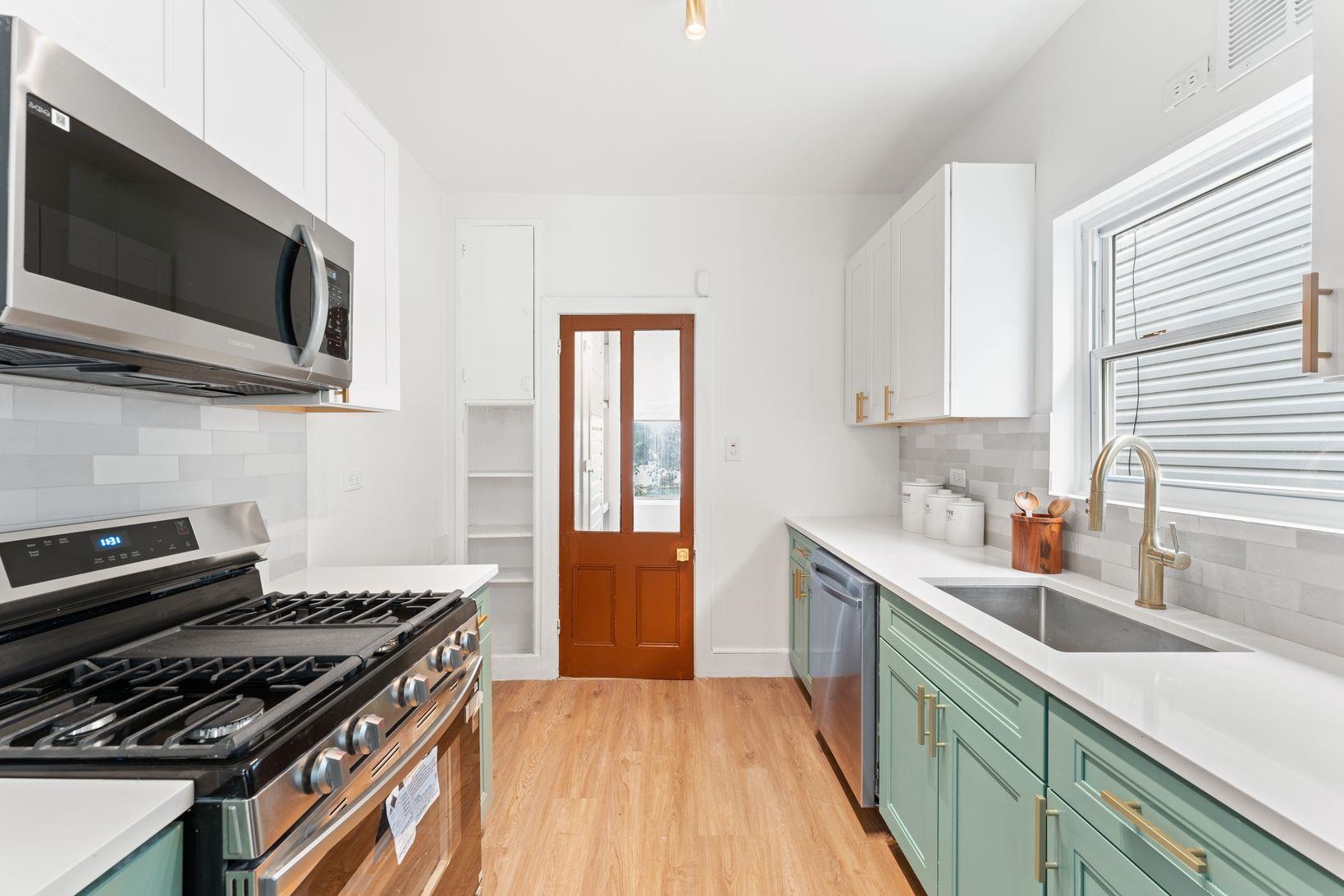 114 OAK ST