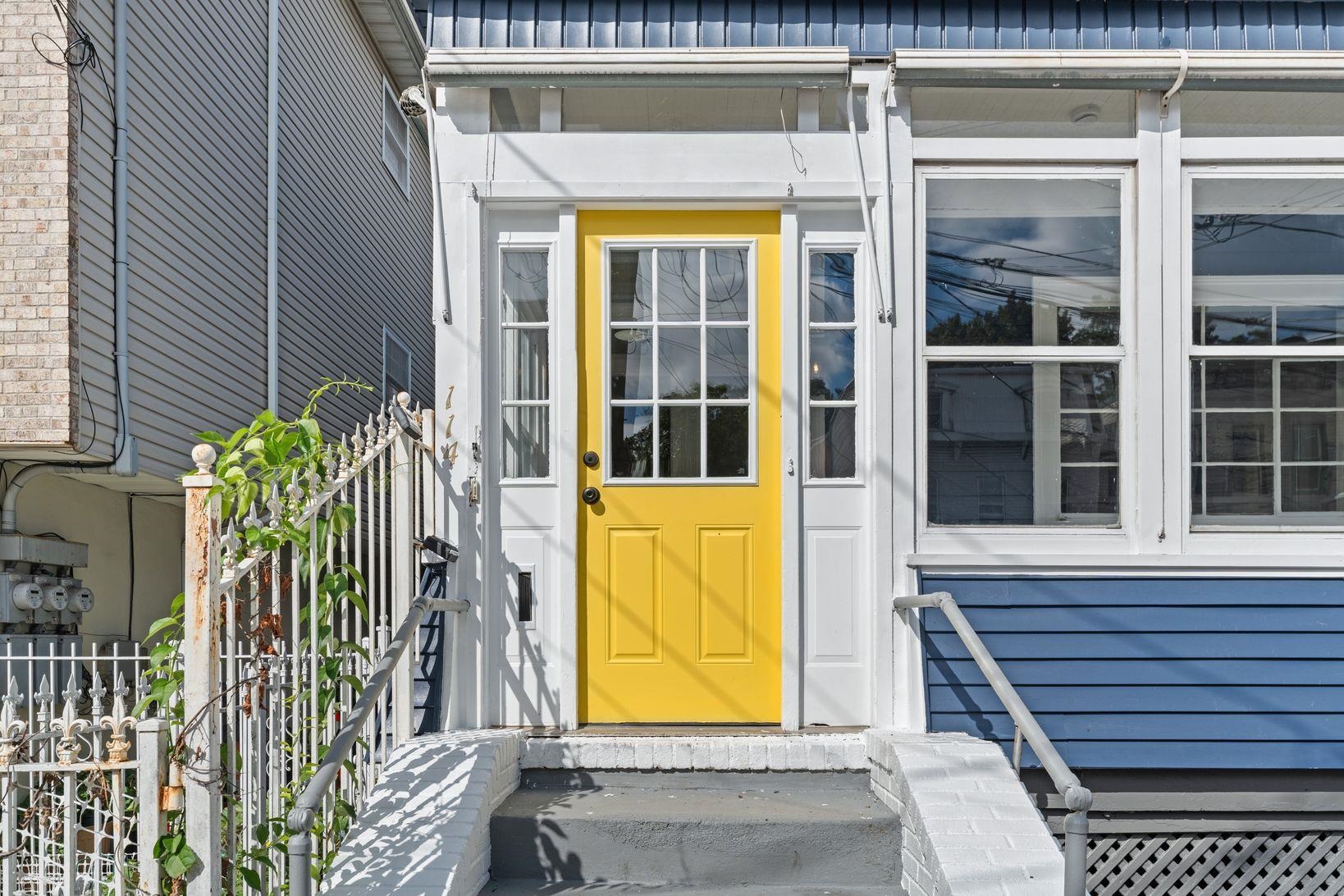 114 OAK ST