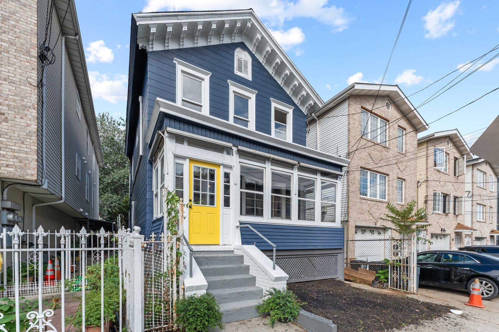114 OAK ST